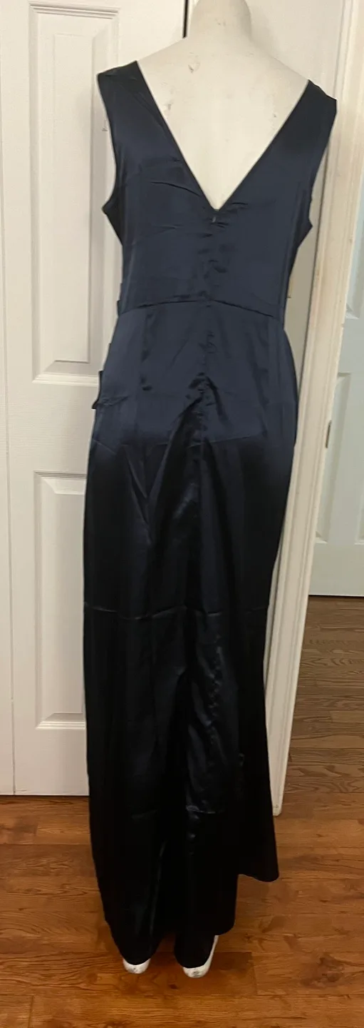 Medium Elegant Black  Satin Dress image indicator(6)