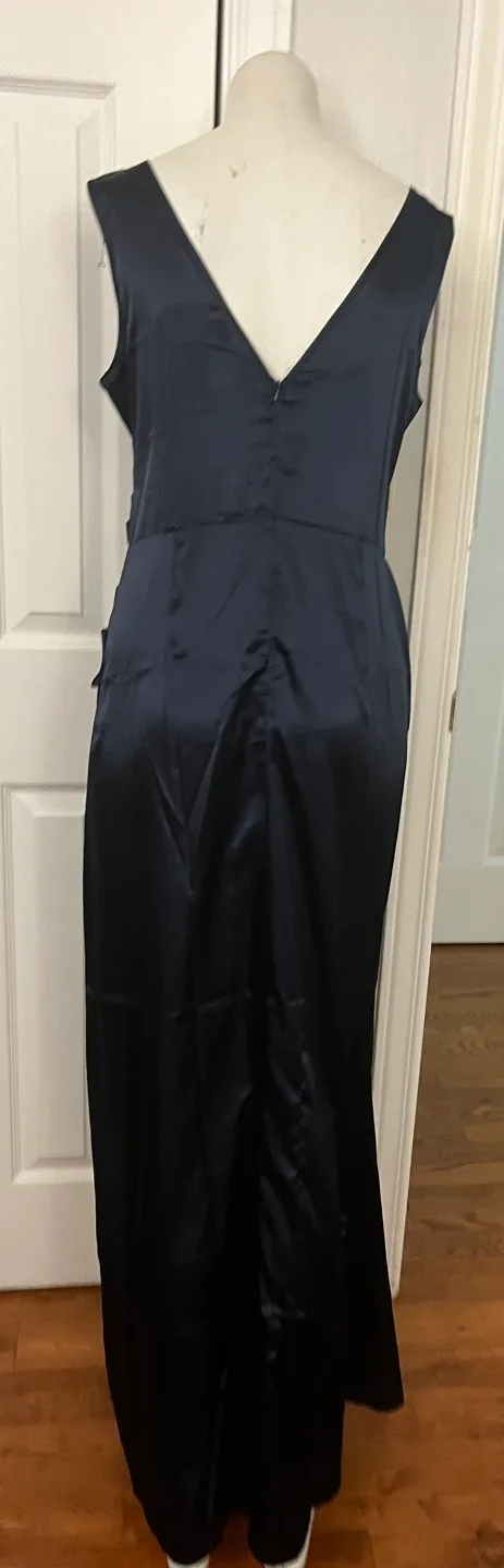 Medium Elegant Black  Satin Dress image indicator(7)