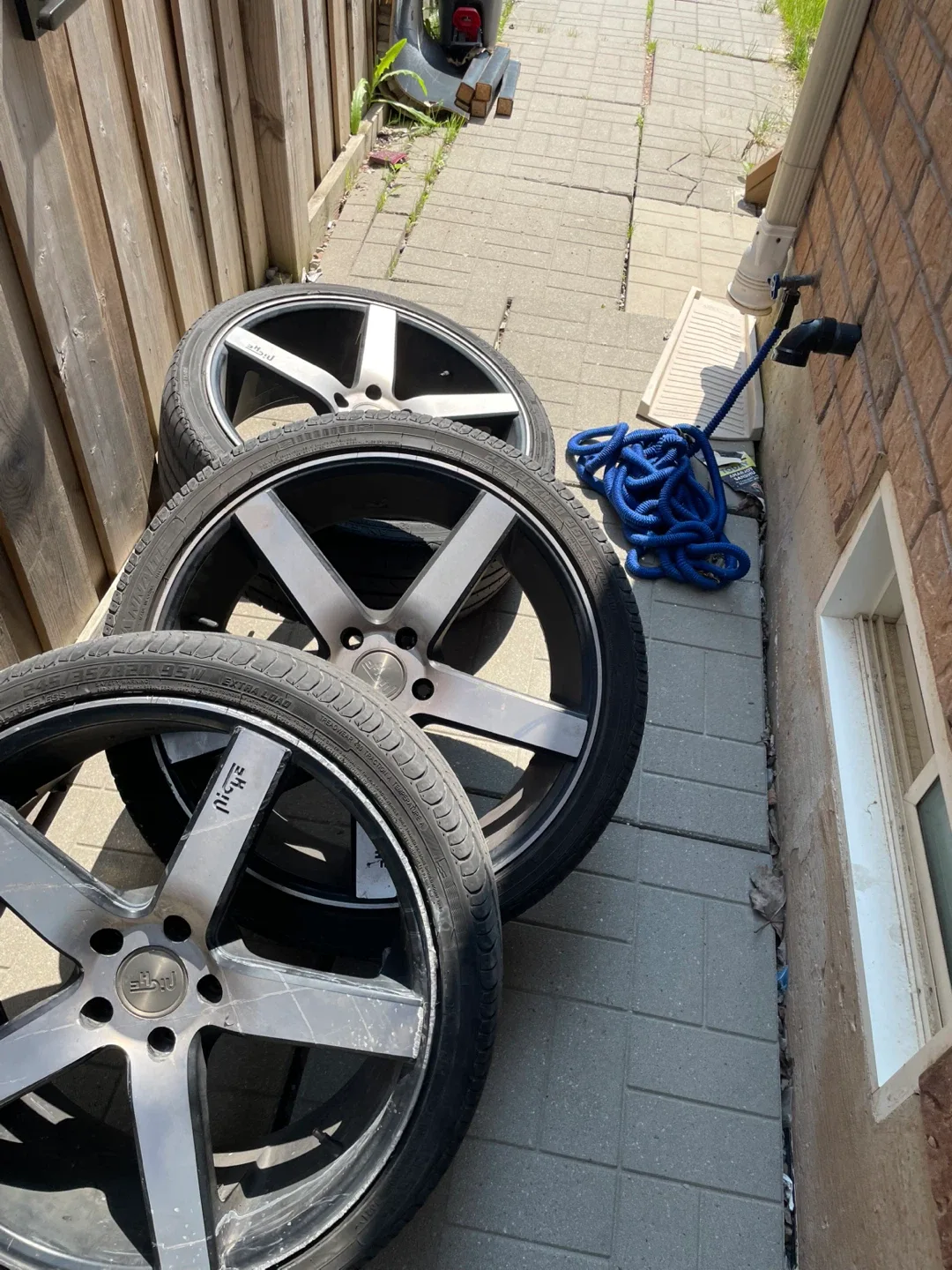 Set of 4Alloy Wheels image indicator(2)