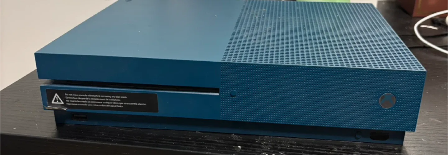 Xbox One S Console - green and 4 Xbox one games image indicator(2)