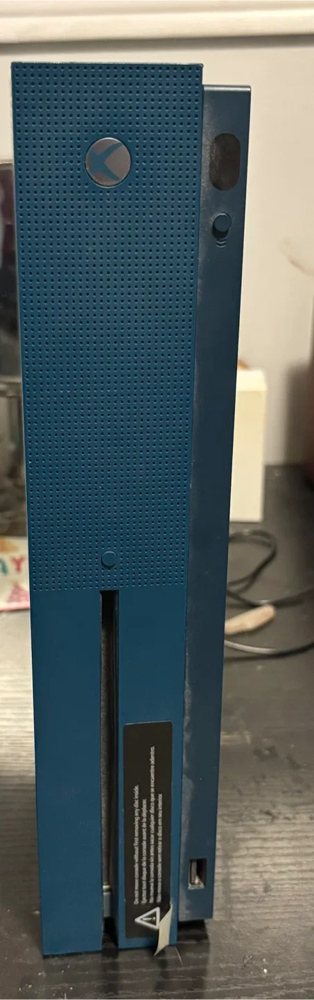 Xbox One S Console - green and 4 Xbox one games image indicator(3)