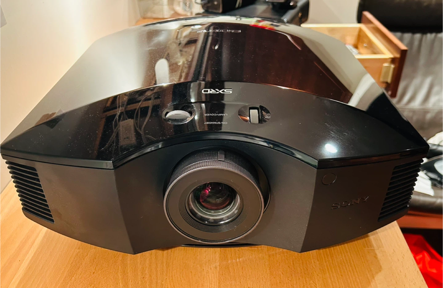 Sony VPL-HW40ES Projector - photo 4