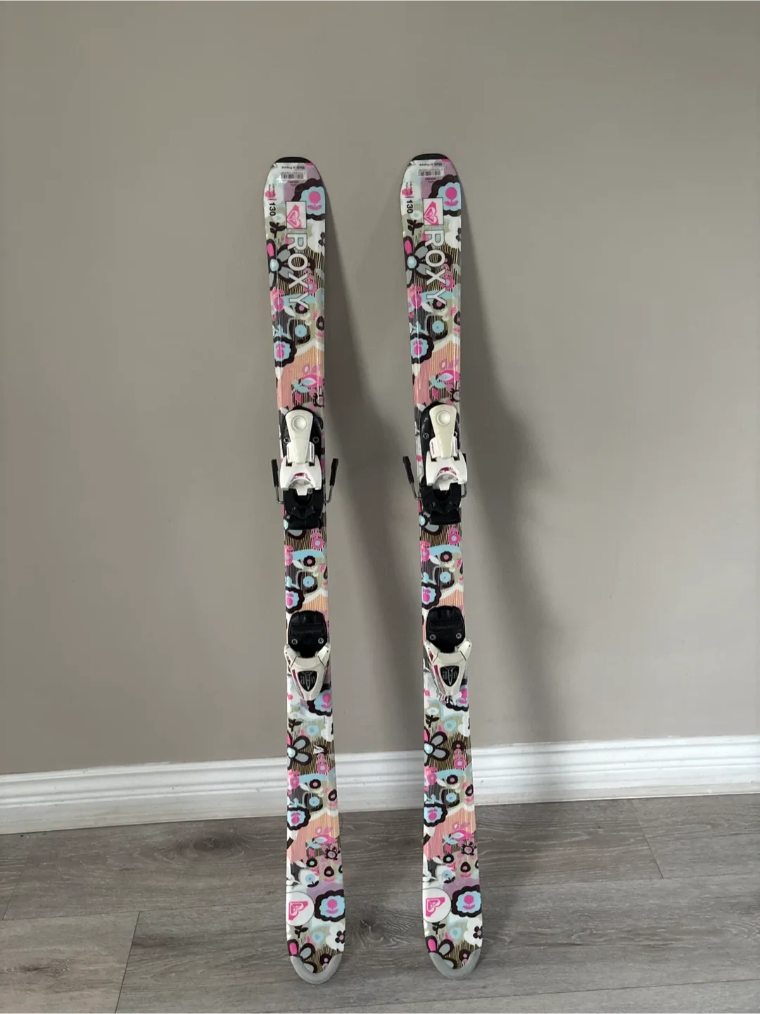 Roxy Skis - Fun Floral Design image indicator(5)