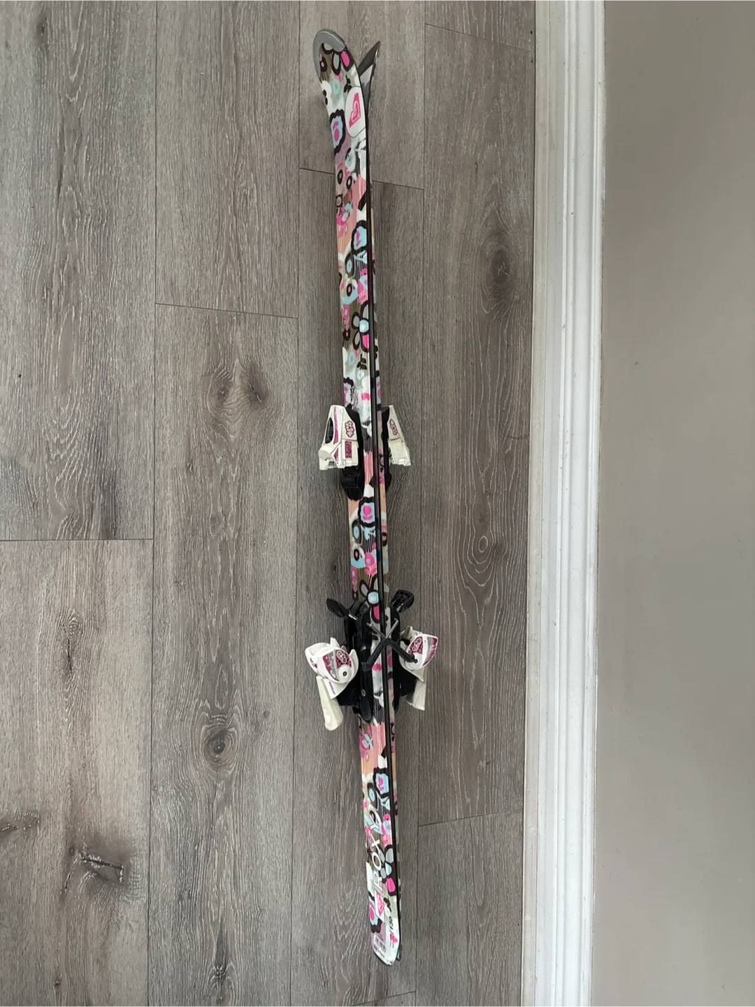 Roxy Skis - Fun Floral Design image indicator(3)