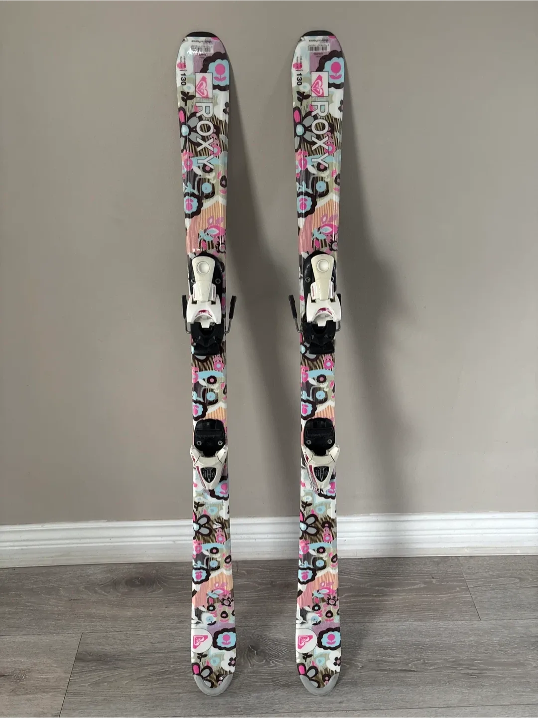 Roxy Skis - Fun Floral Design image indicator(7)