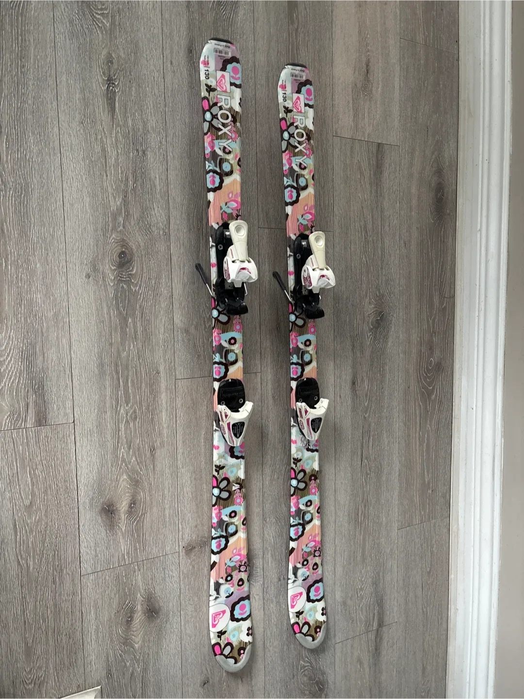 Roxy Skis - Fun Floral Design image indicator(8)