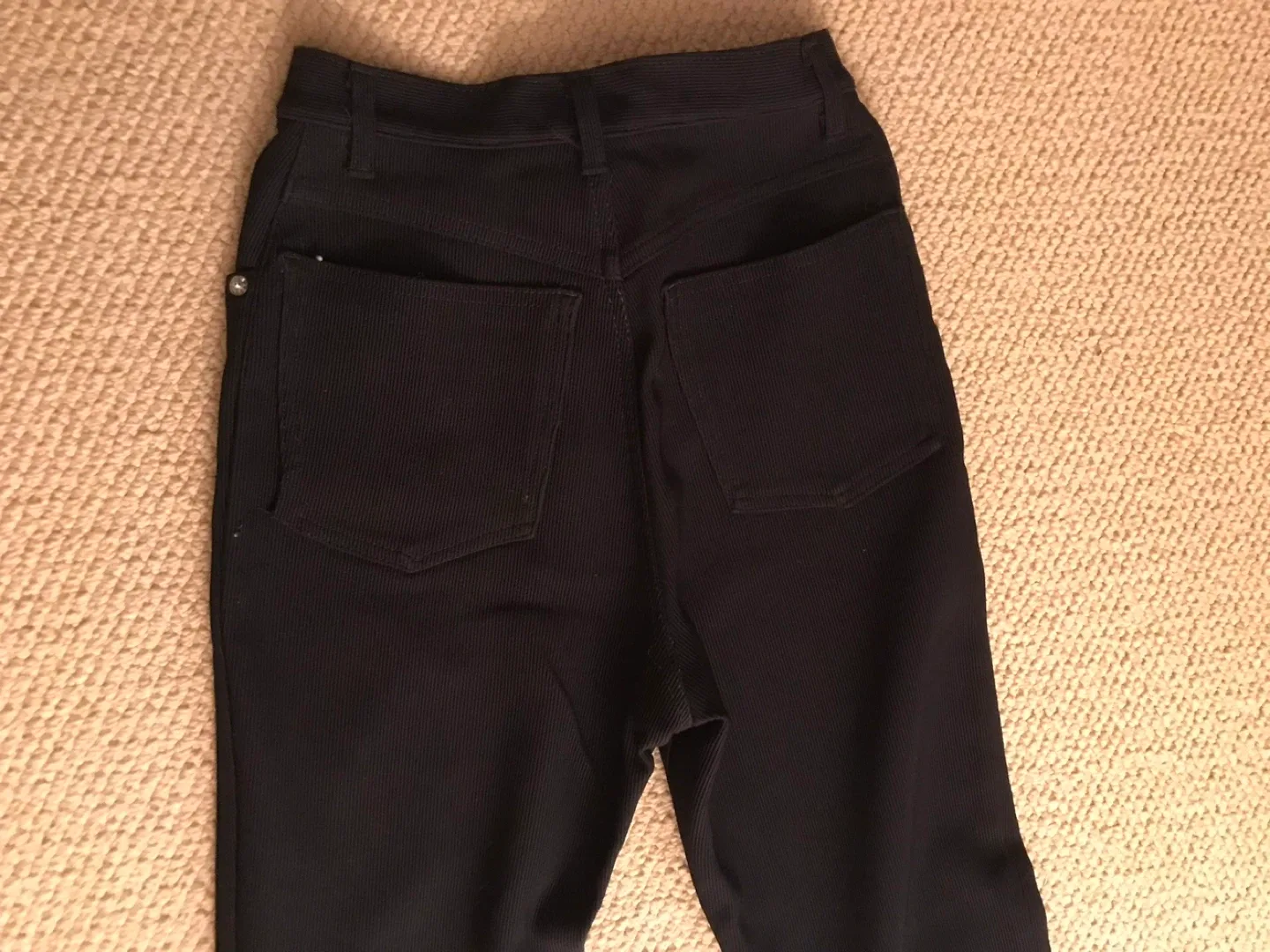 Black pants image indicator(3)