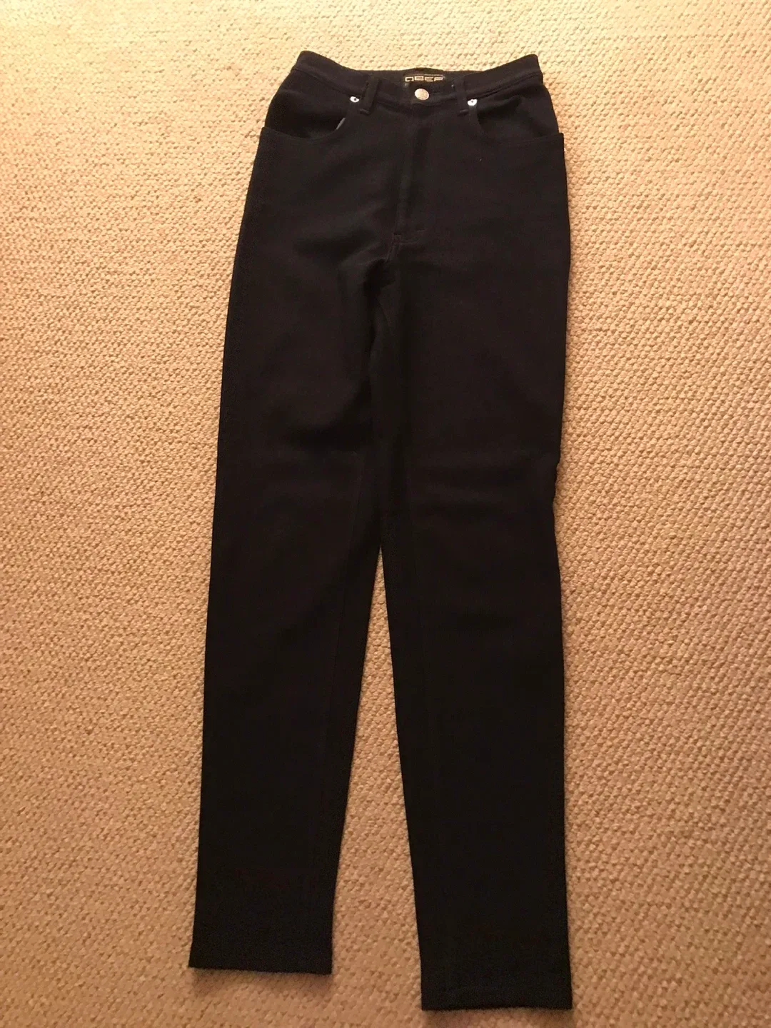 Black pants image indicator(2)