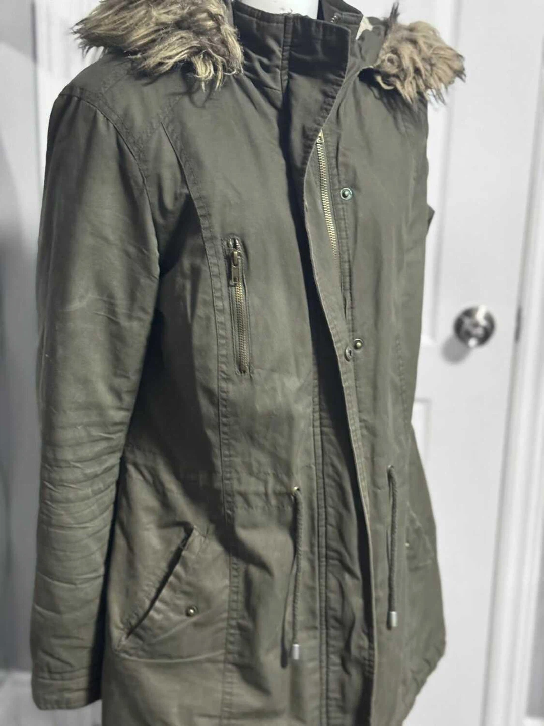 Green Faux Fur Trimmed Winter Jacket (Medium) - photo 2