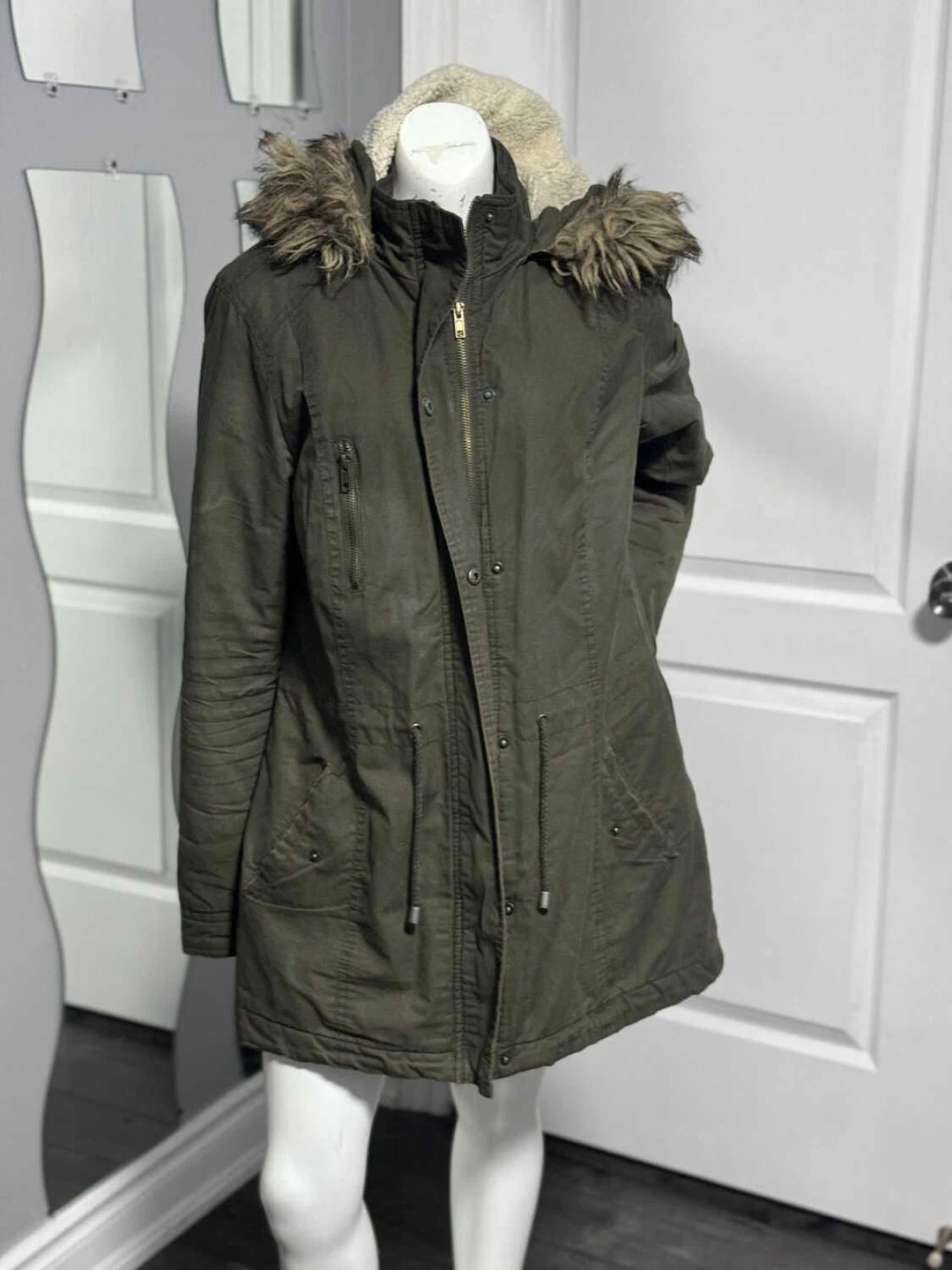 Green Faux Fur Trimmed Winter Jacket (Medium)
