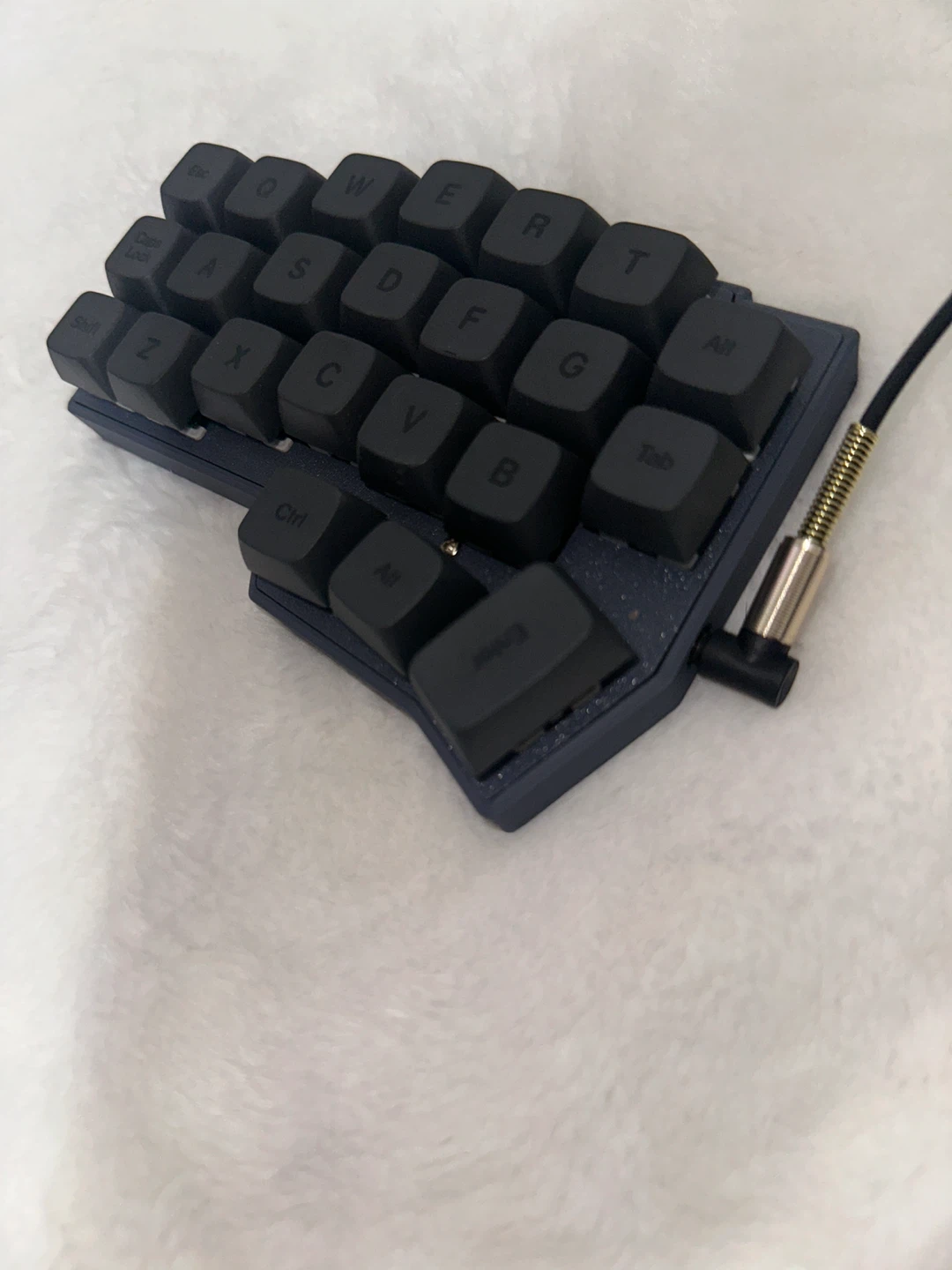 Pre-Built Hotswap keyboard equipped with per-key RGB LEDs. - photo 3
