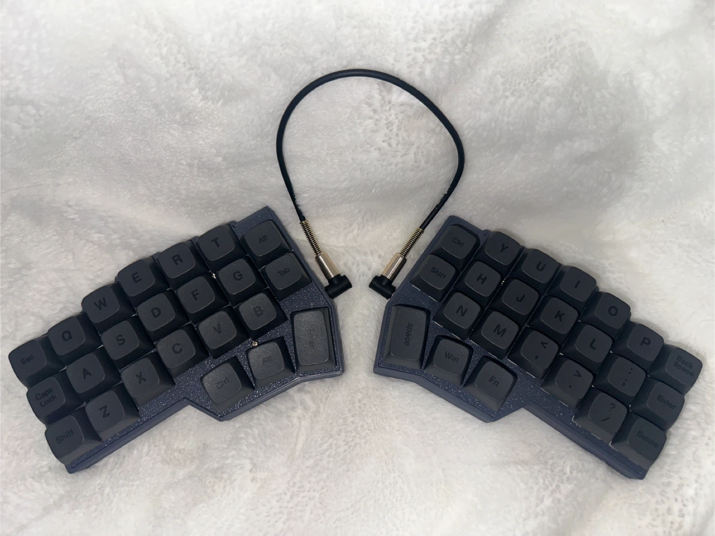 Pre-Built Hotswap keyboard equipped with per-key RGB LEDs. - photo 2