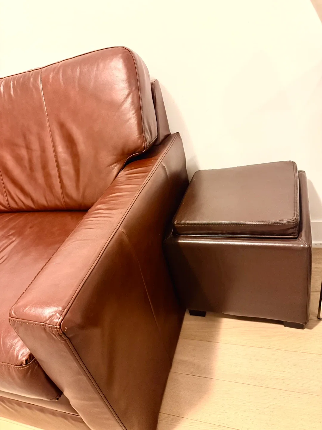 La-Z-Boy Genuine Leather Brown Sofa Bed image indicator(2)