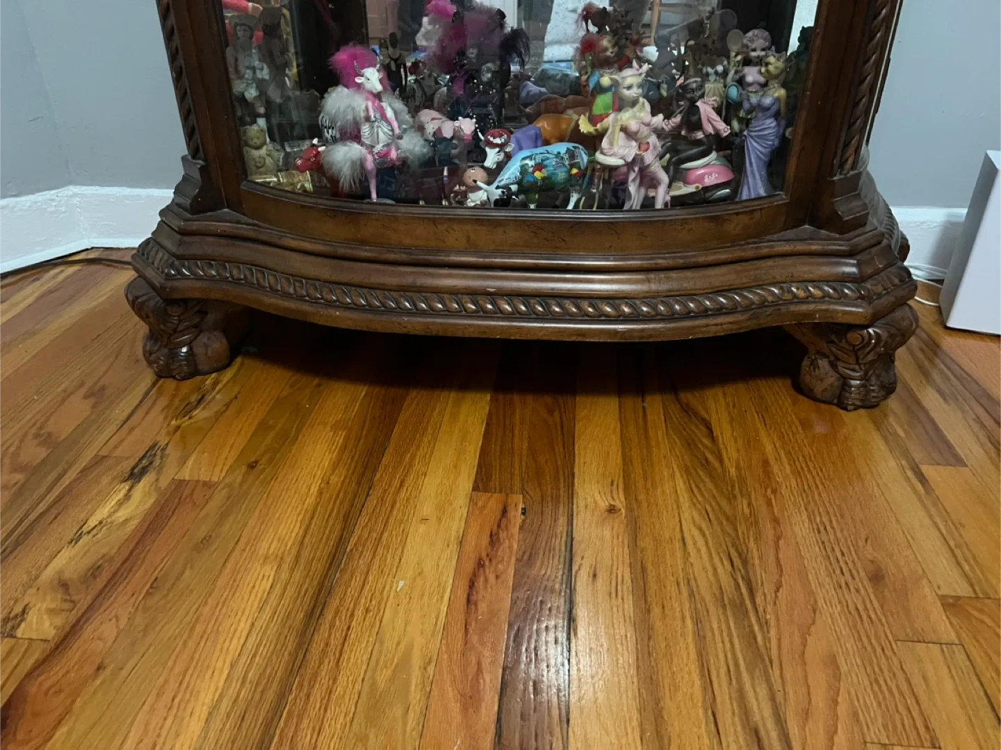 Curio Display Cabinet - Ornate Wood image indicator(4)