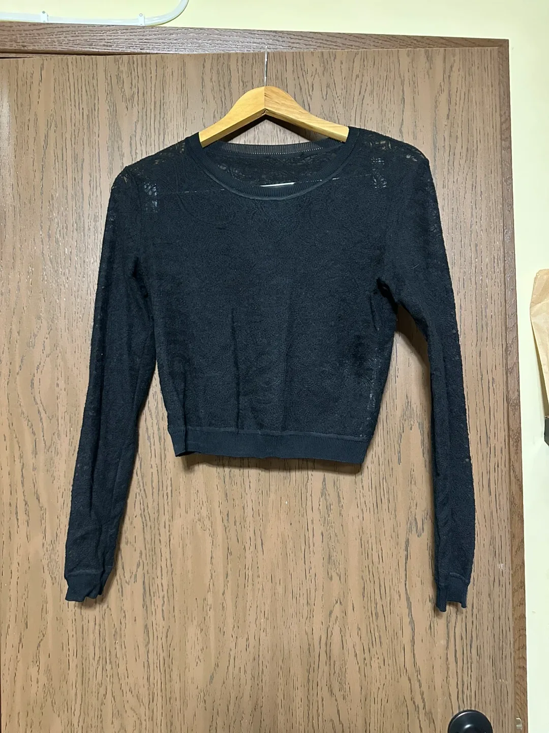 Brand name sweaters and long sleeves image indicator(7)