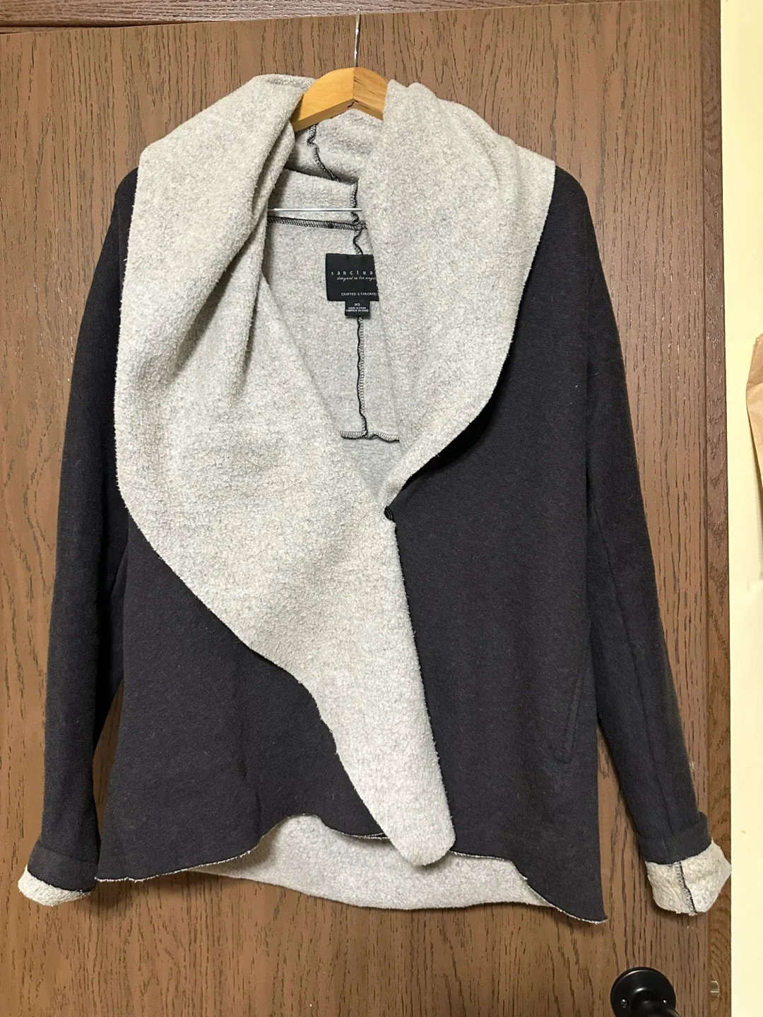 Brand name sweaters and long sleeves image indicator(10)