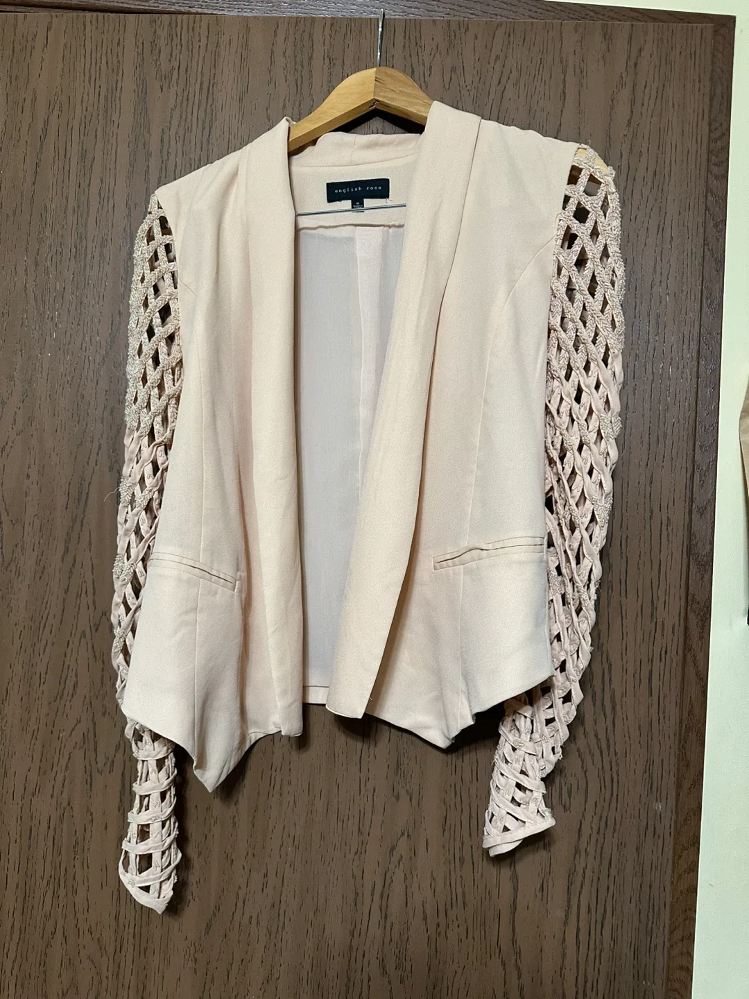 Brand name sweaters and long sleeves image indicator(9)