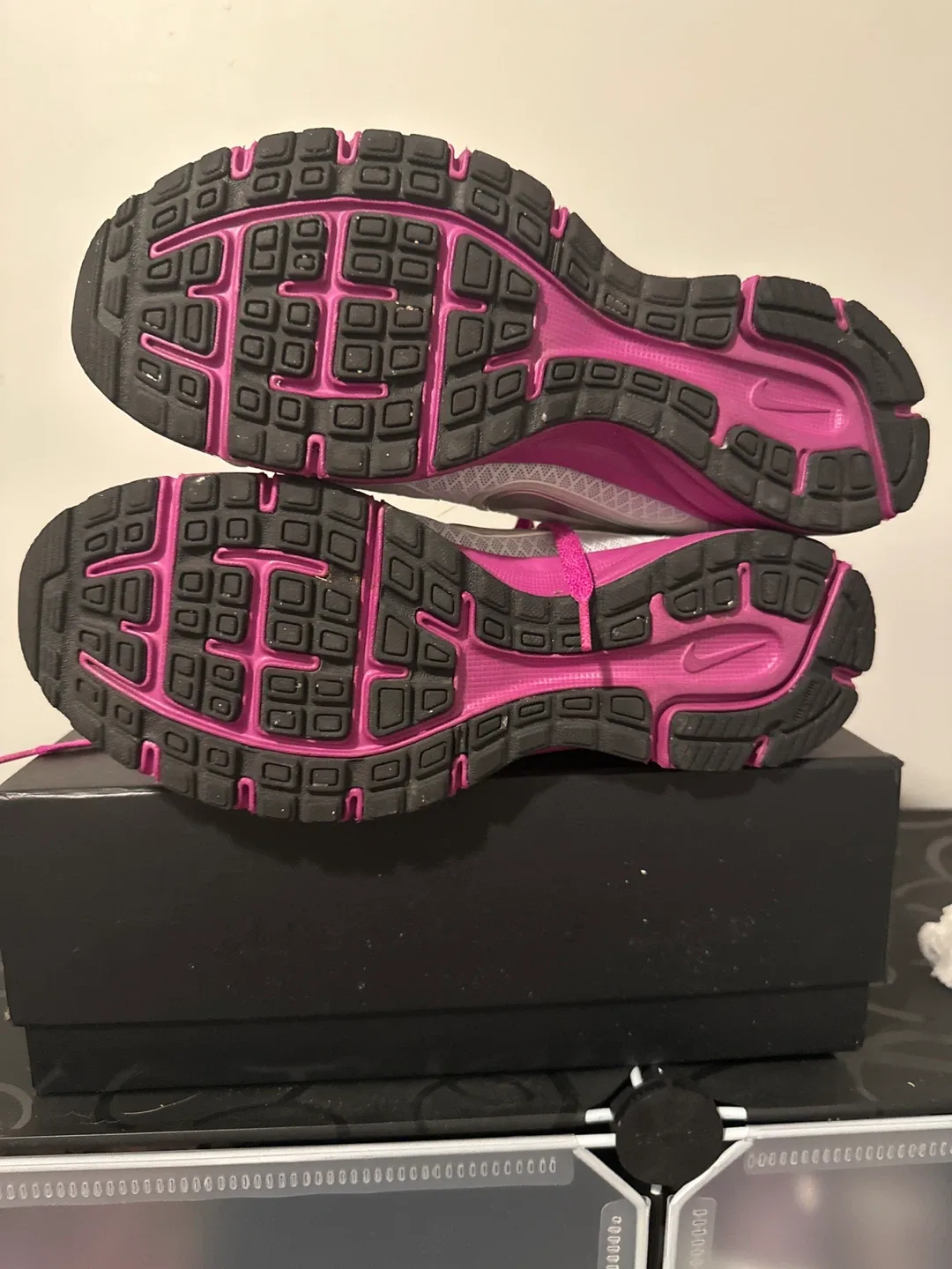Nike  Running Shoes - Women's Size 9.5 image indicator(4)