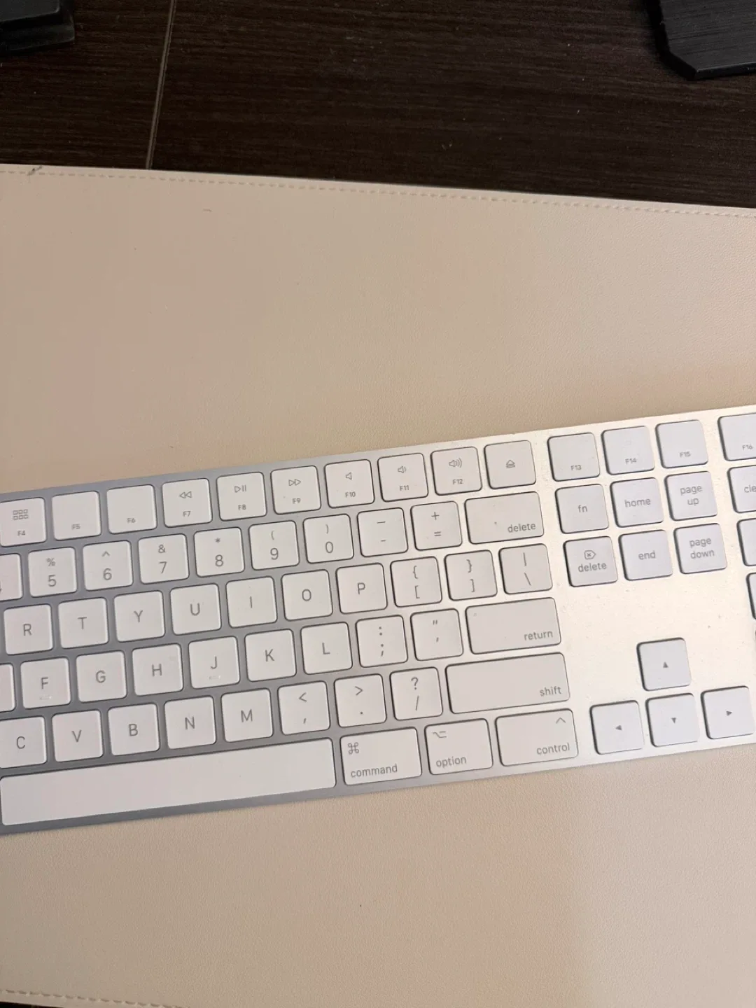 Apple Magic Keyboard with Numeric Keypad - Silver image indicator(2)