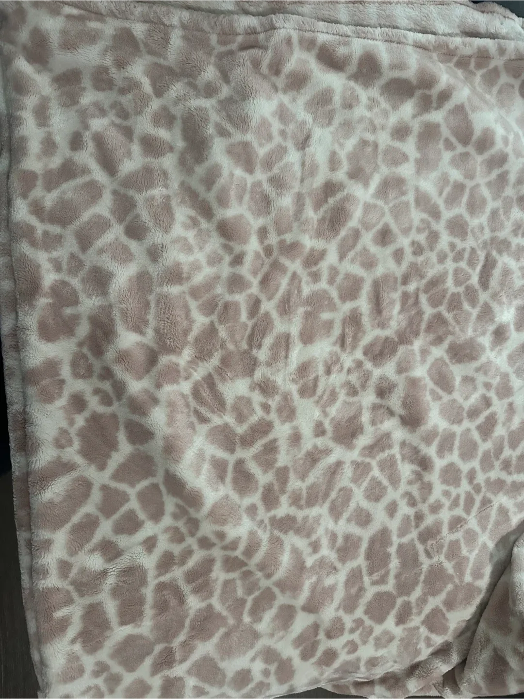 Giraffe Print Plush Throw Blanket