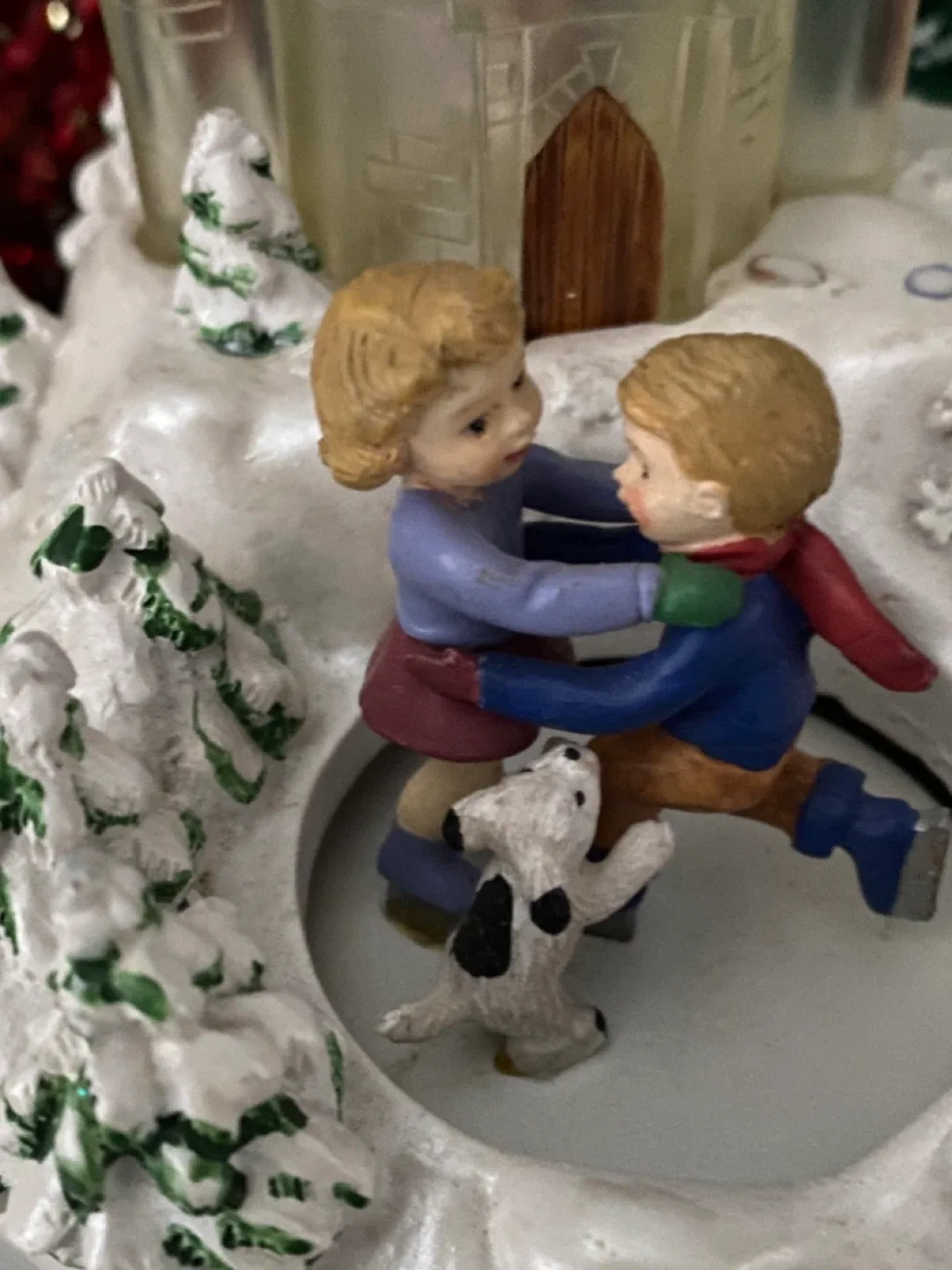 Vintage Ice Skaters Light Up Musical Box! image indicator(6)