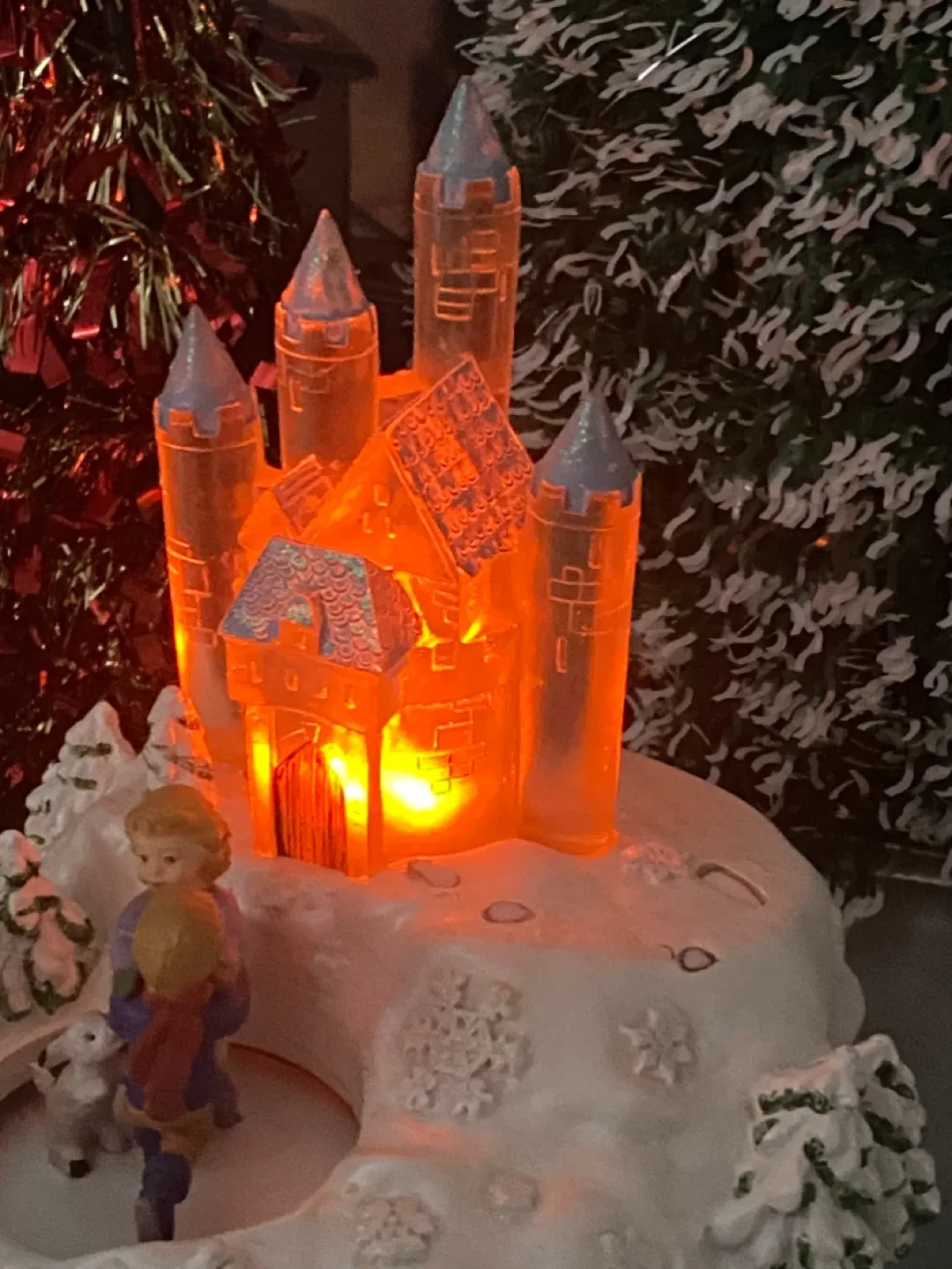 Vintage Ice Skaters Light Up Musical Box! image indicator(3)