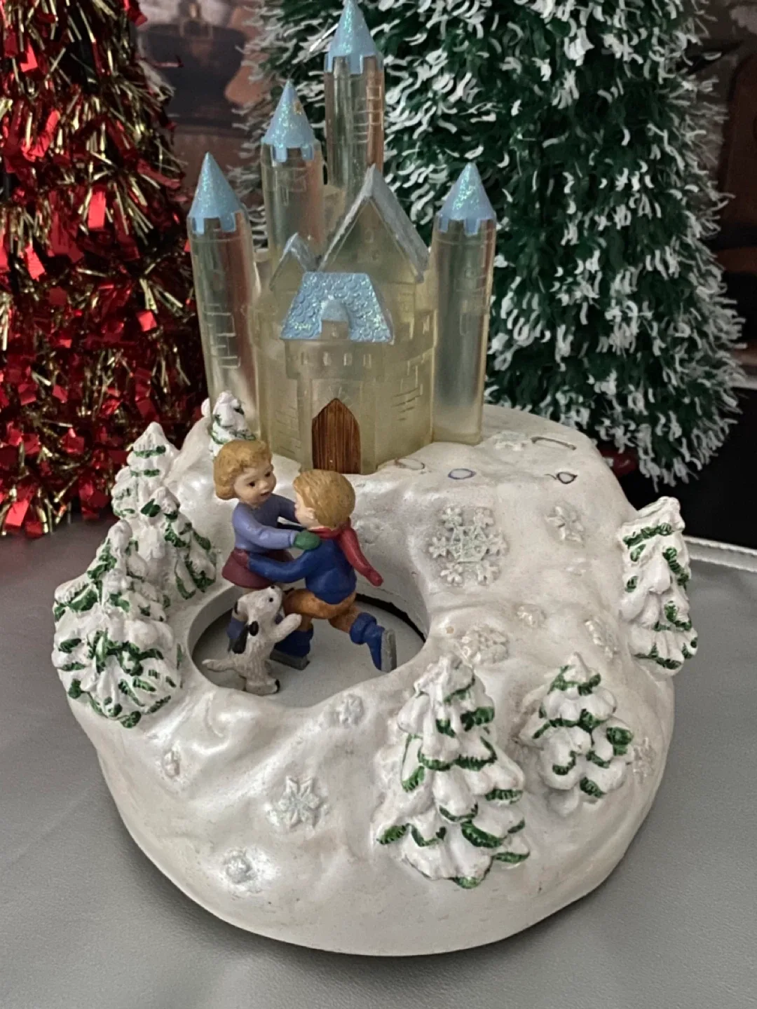 Vintage Ice Skaters Light Up Musical Box! image indicator(7)