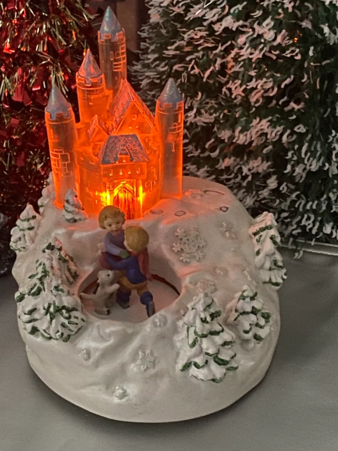 Vintage Ice Skaters Light Up Musical Box! image indicator(4)