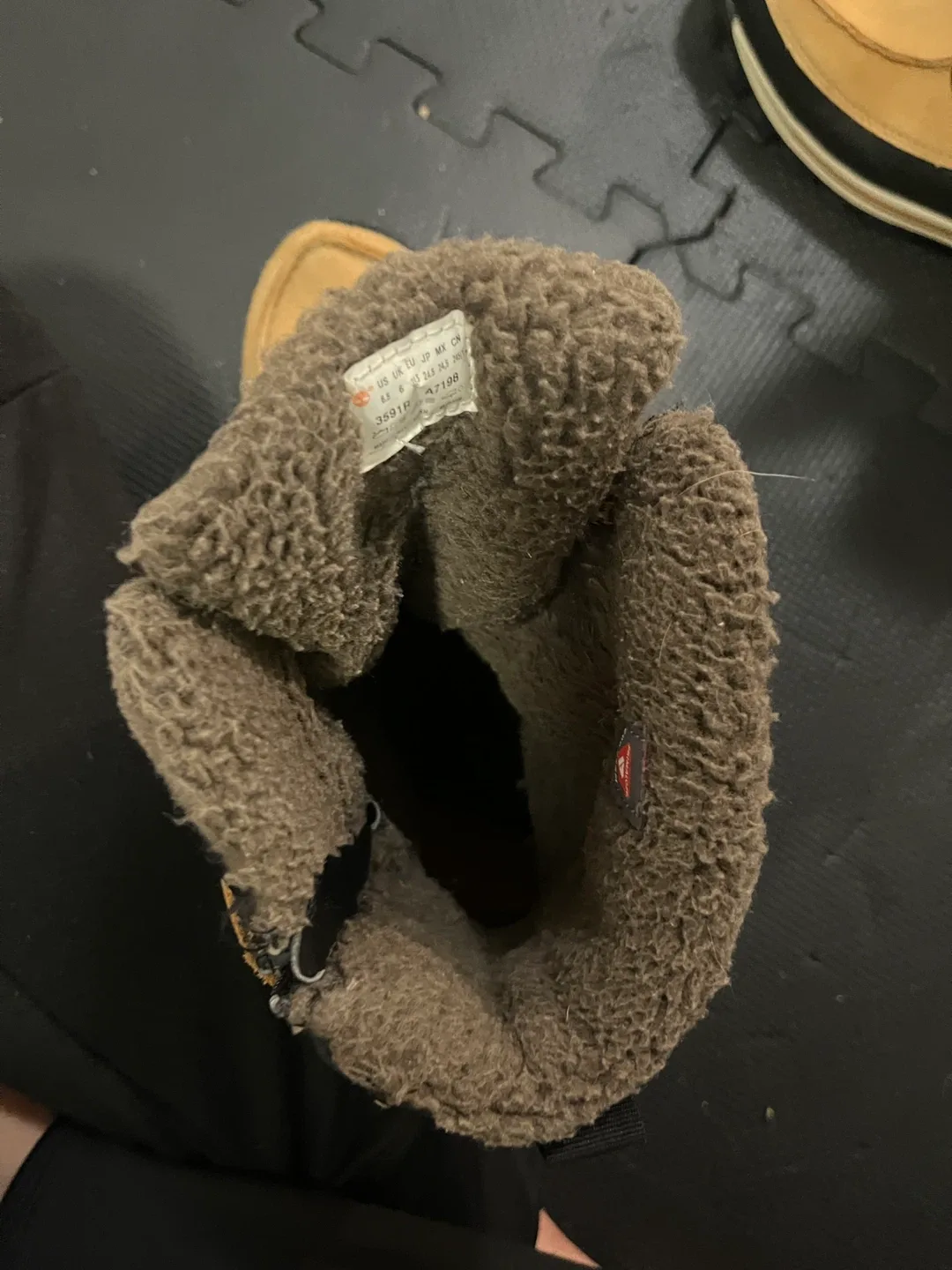 Timberland winter boots size 6.5 image indicator(3)