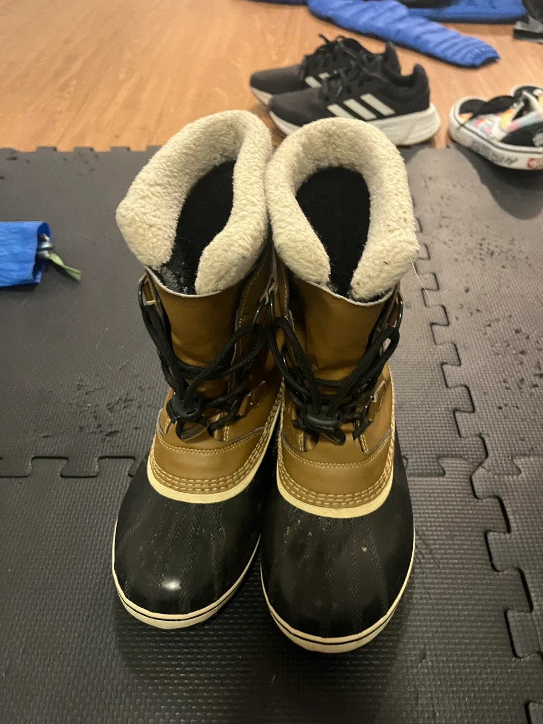 Sorel size 6 Winter Boots image indicator(2)