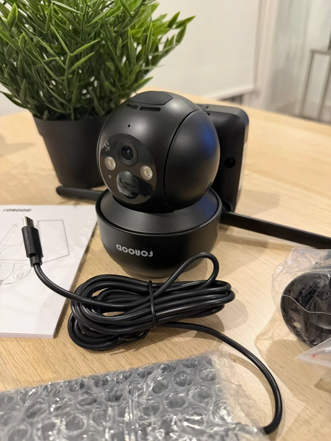 Forood DQ201 PTZ Solar Powered Security Camera - Black image indicator(3)