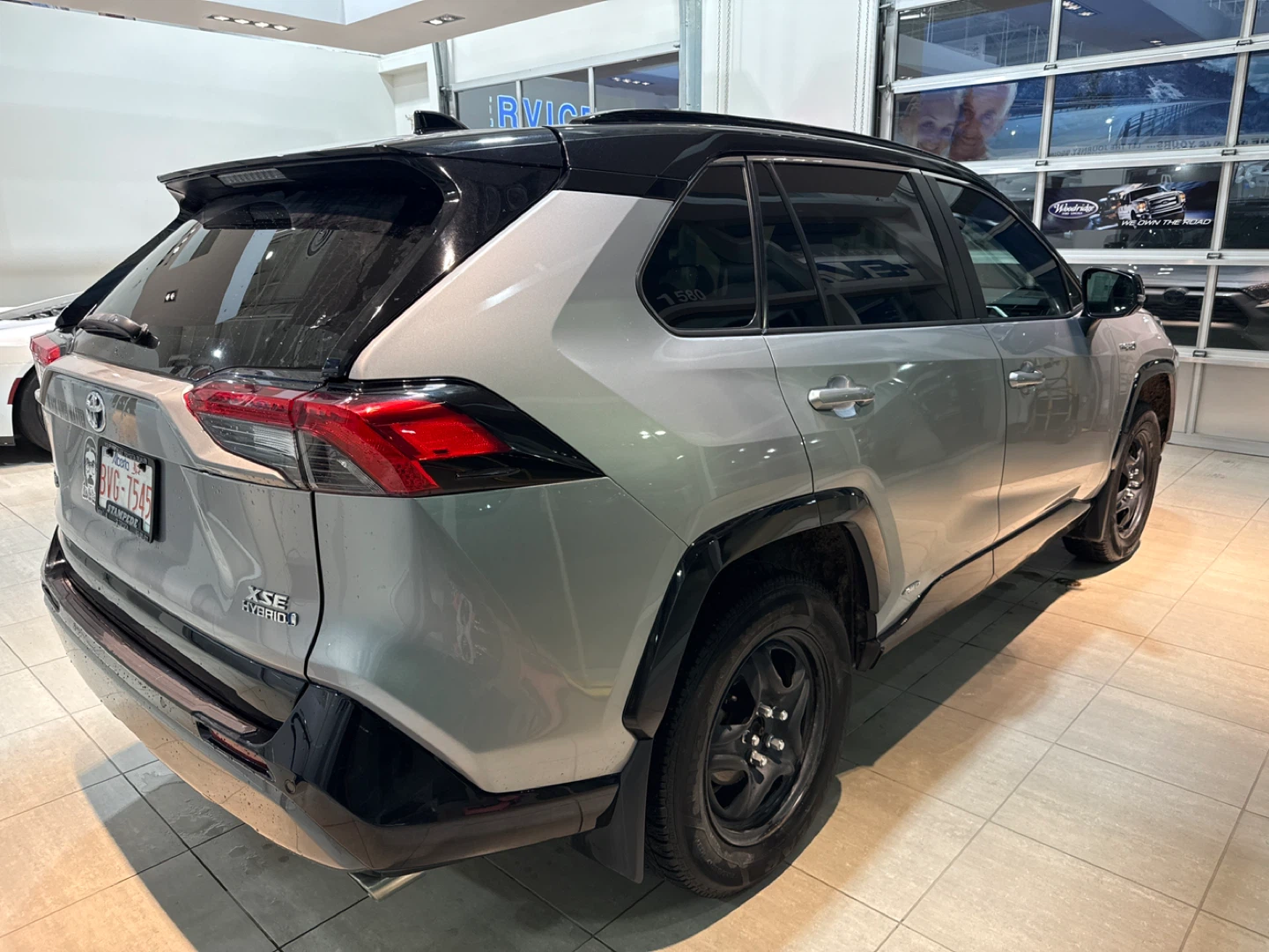 Toyota RAV4 XSE Hybrid - Silver - photo 3