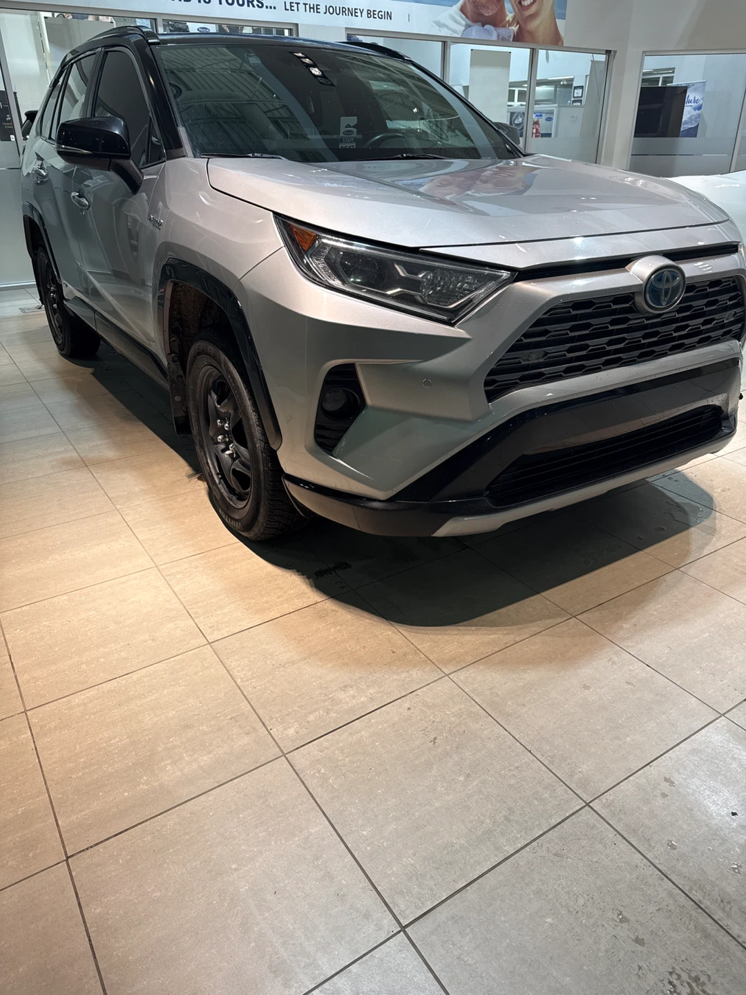 Toyota RAV4 XSE Hybrid - Silver - photo 4