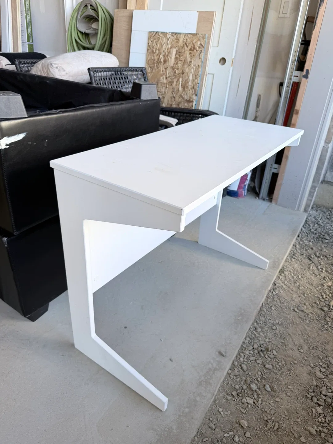 White Desk thumbnail