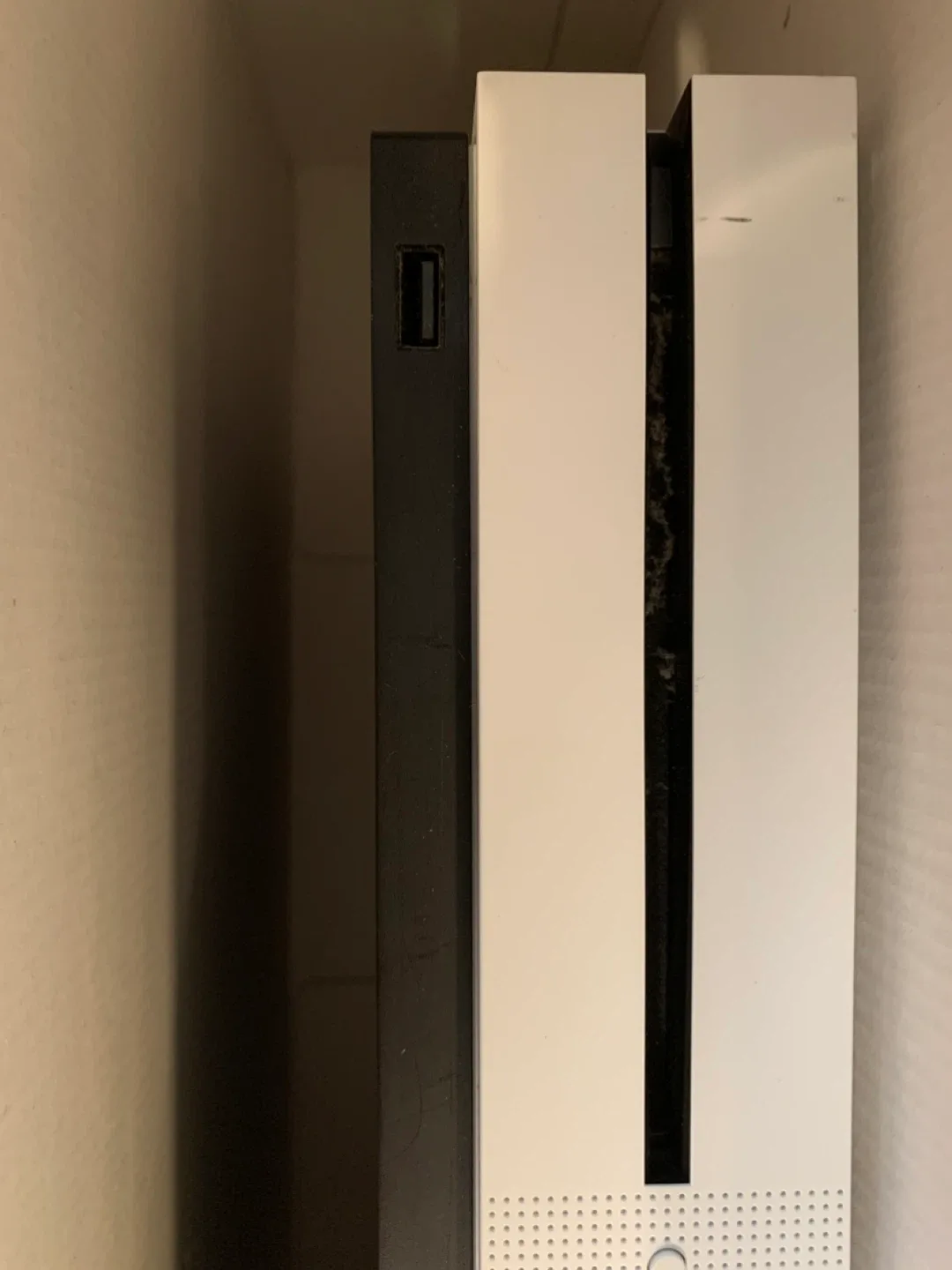 Xbox One S 1TB Console - White 🥕 for parts only image indicator(7)