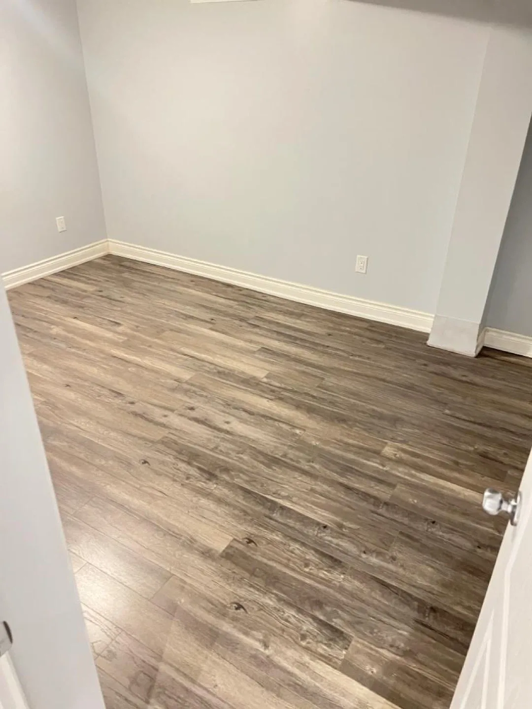 2 bedroom Basement for rent image indicator(5)