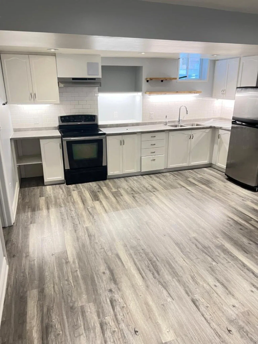 2 bedroom Basement for rent image indicator(4)