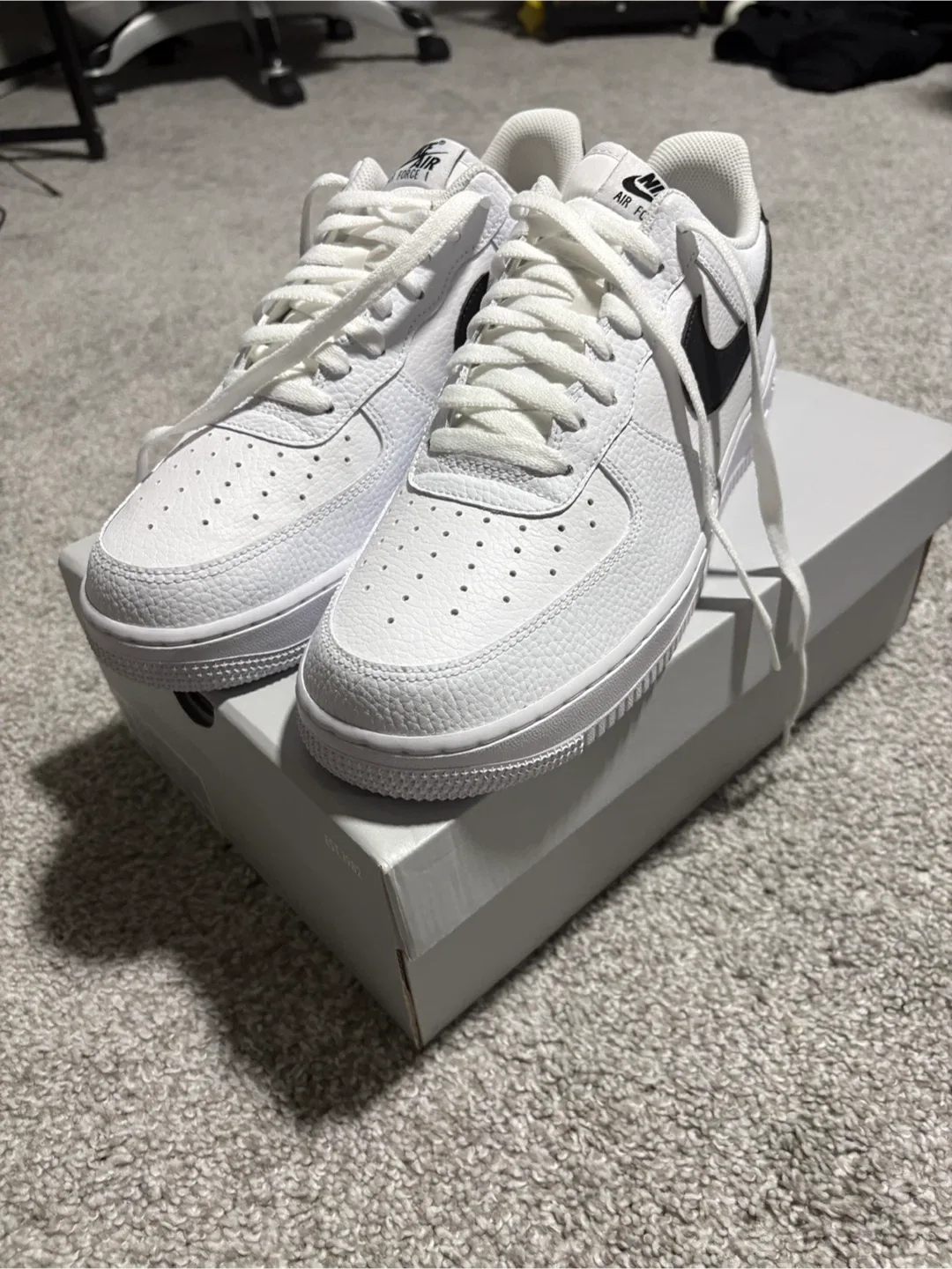 Nike Air Force 1 Size 11.5 (crease protectors) image indicator(2)