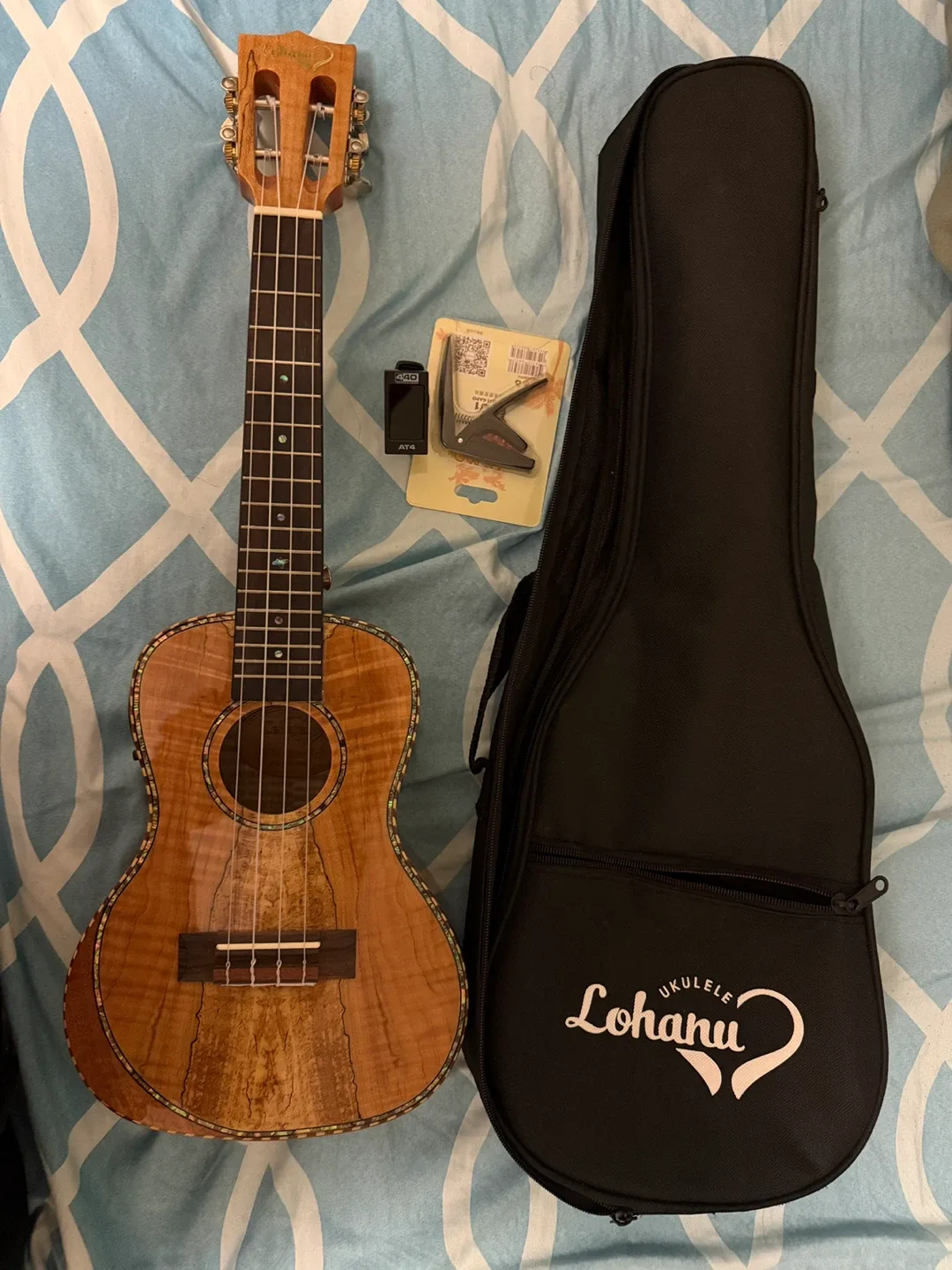 Lohanu Ukulele with Case & Accessories