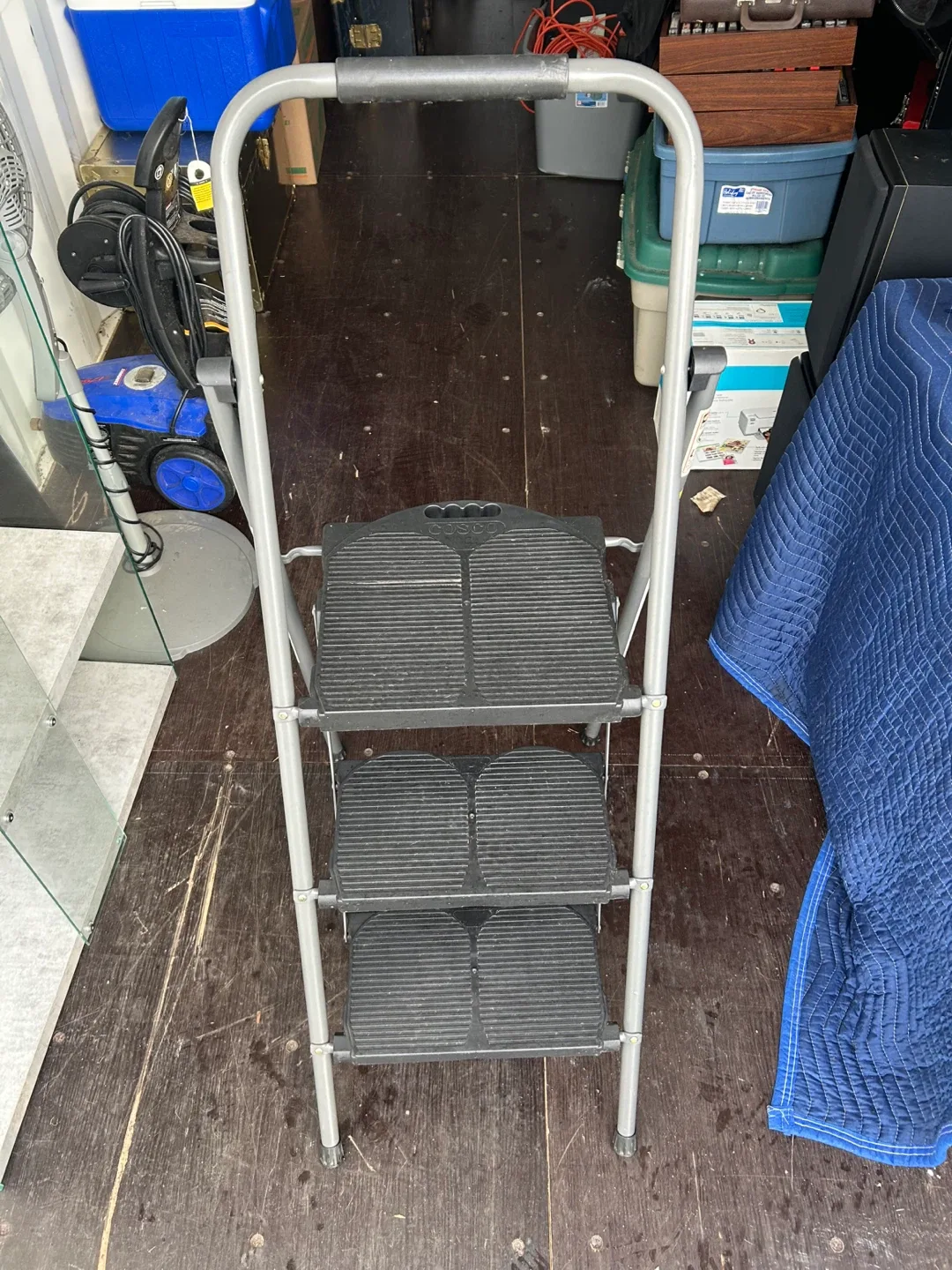 Cosco 3-Step Lightweight Ladder image indicator(2)