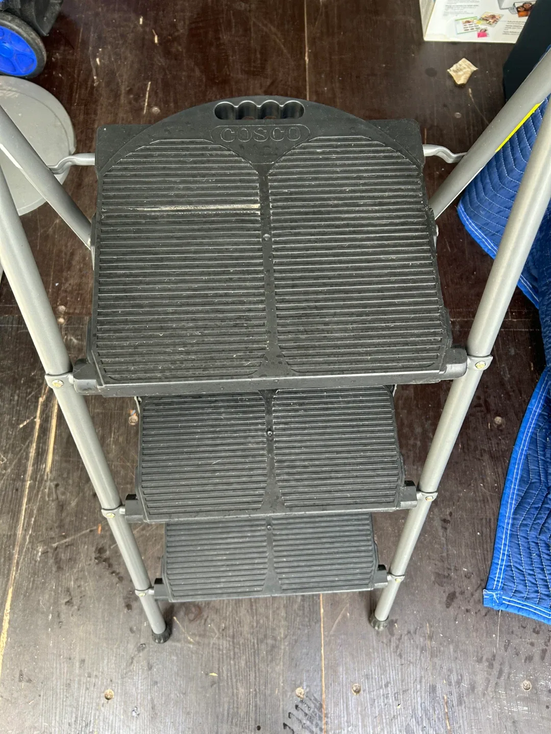 Cosco 3-Step Lightweight Ladder image indicator(3)