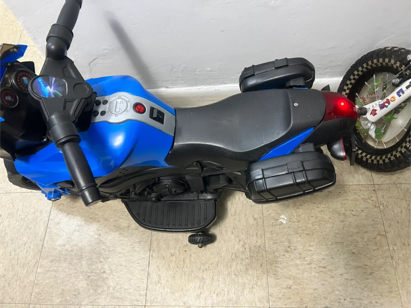 Aosom Kids Ride-On Motorcycle - Blue image indicator(6)