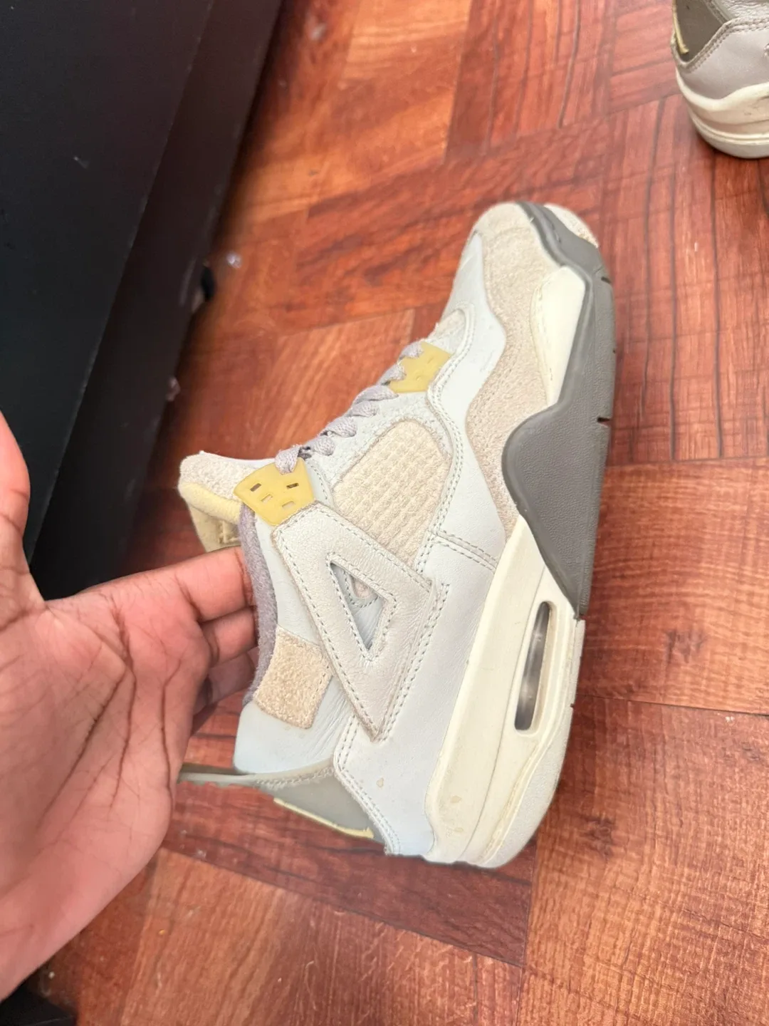 Jordan 4 Retro SE Craft Photon Dust image indicator(2)
