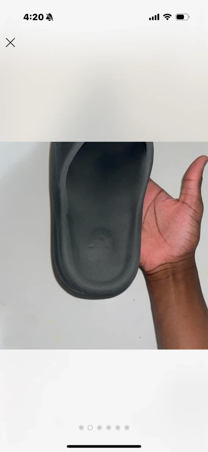 Adidas Slides image indicator(2)