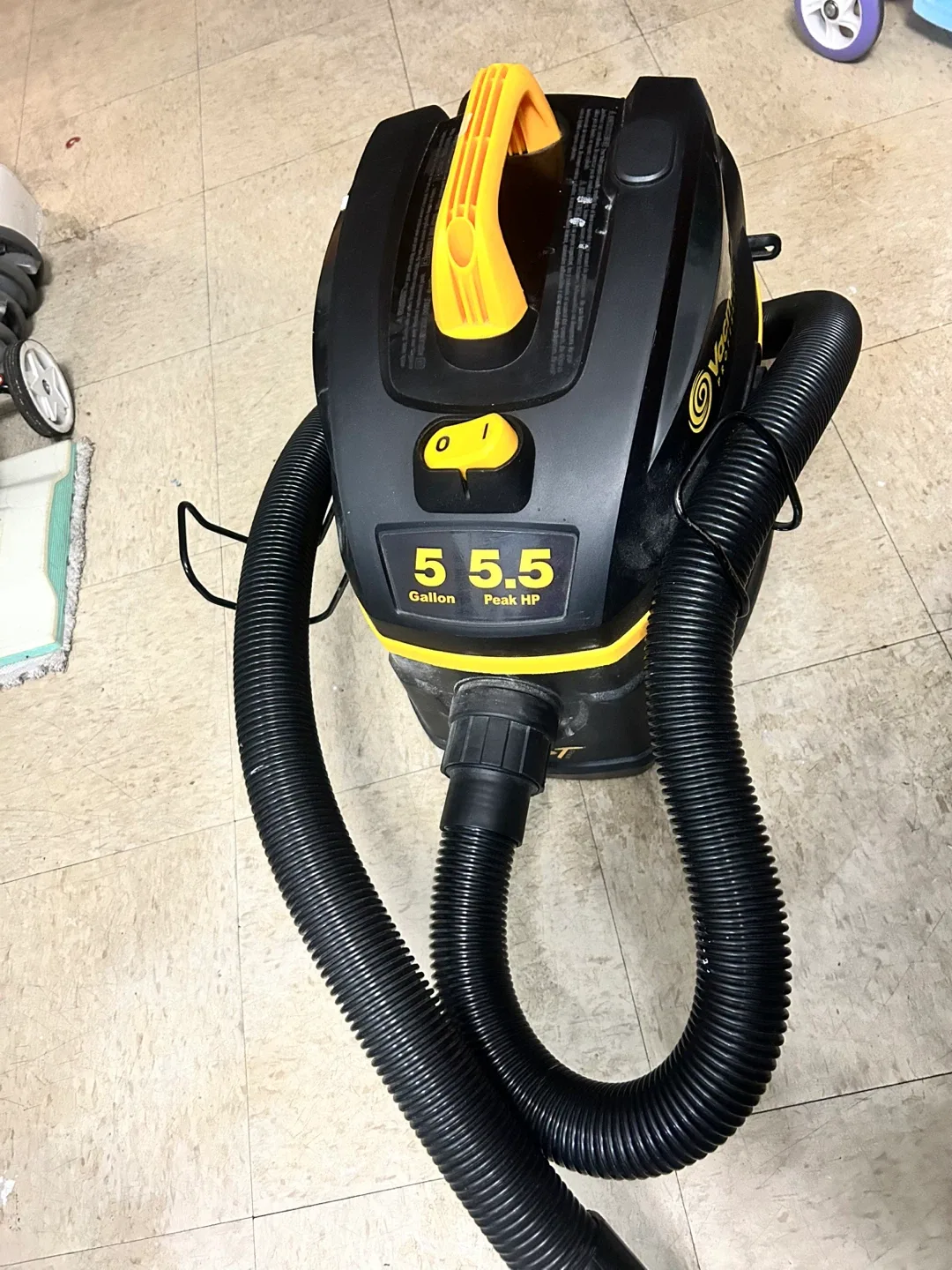 Vacmaster Professional 5.5 Gallon Wet/Dry Vac image indicator(2)