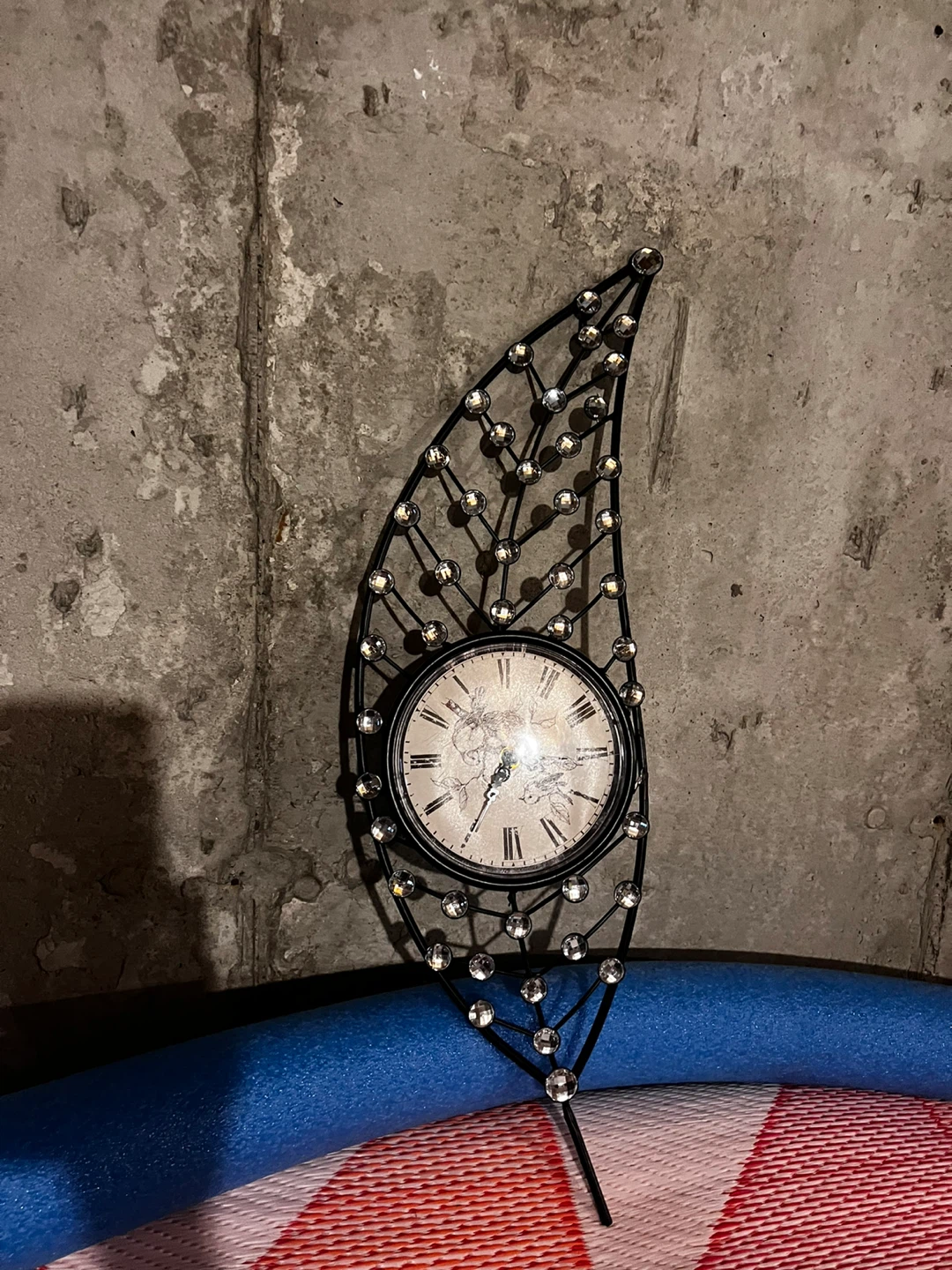 Leaf Design Wall Clock