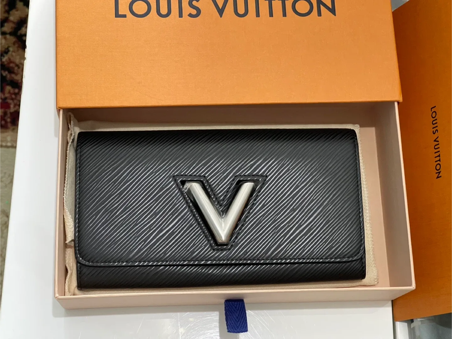 Louis Vuitton Epi Leather Twist Wallet ( Brand New) image indicator(3)