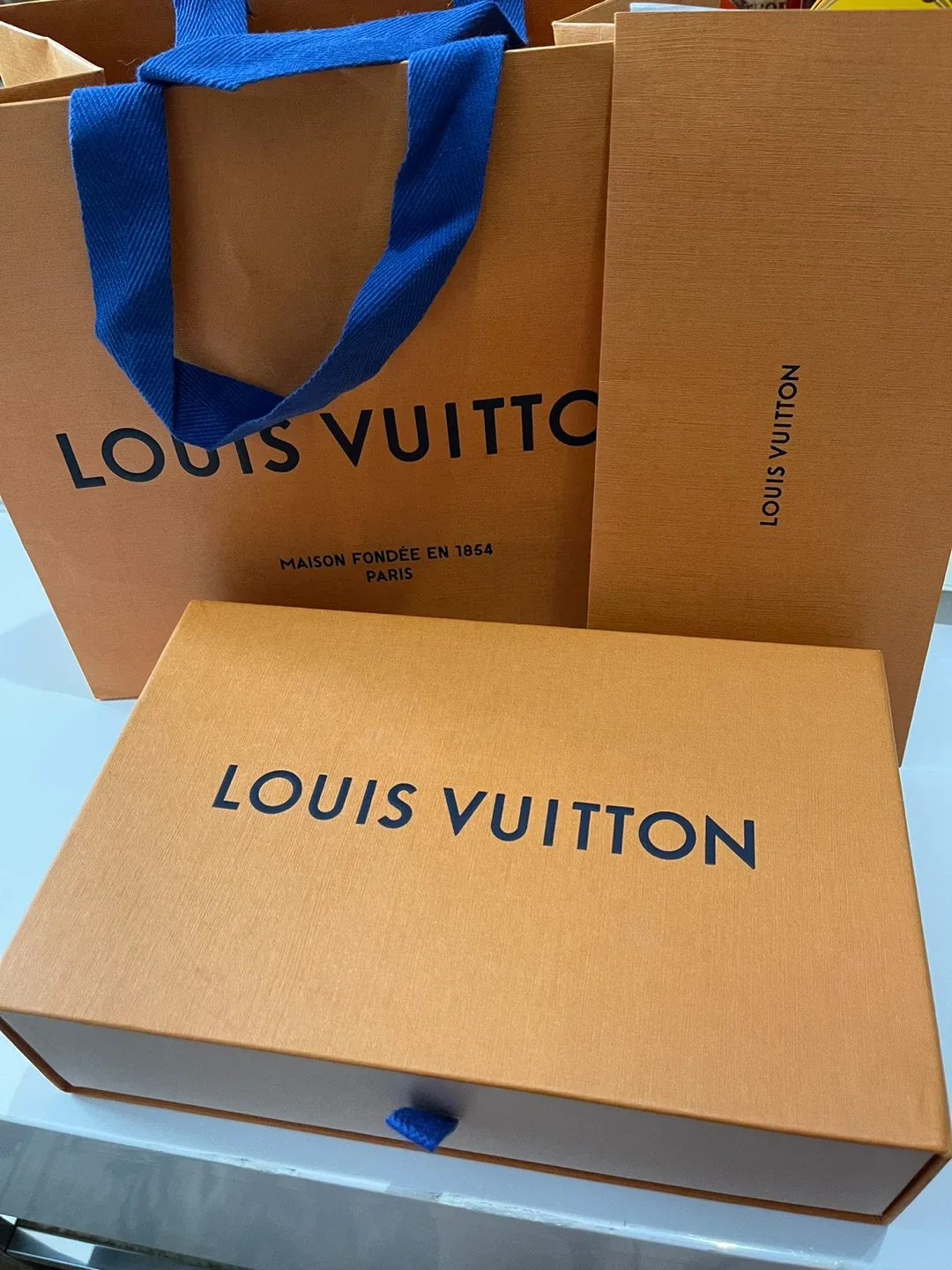 Louis Vuitton Epi Leather Twist Wallet ( Brand New)