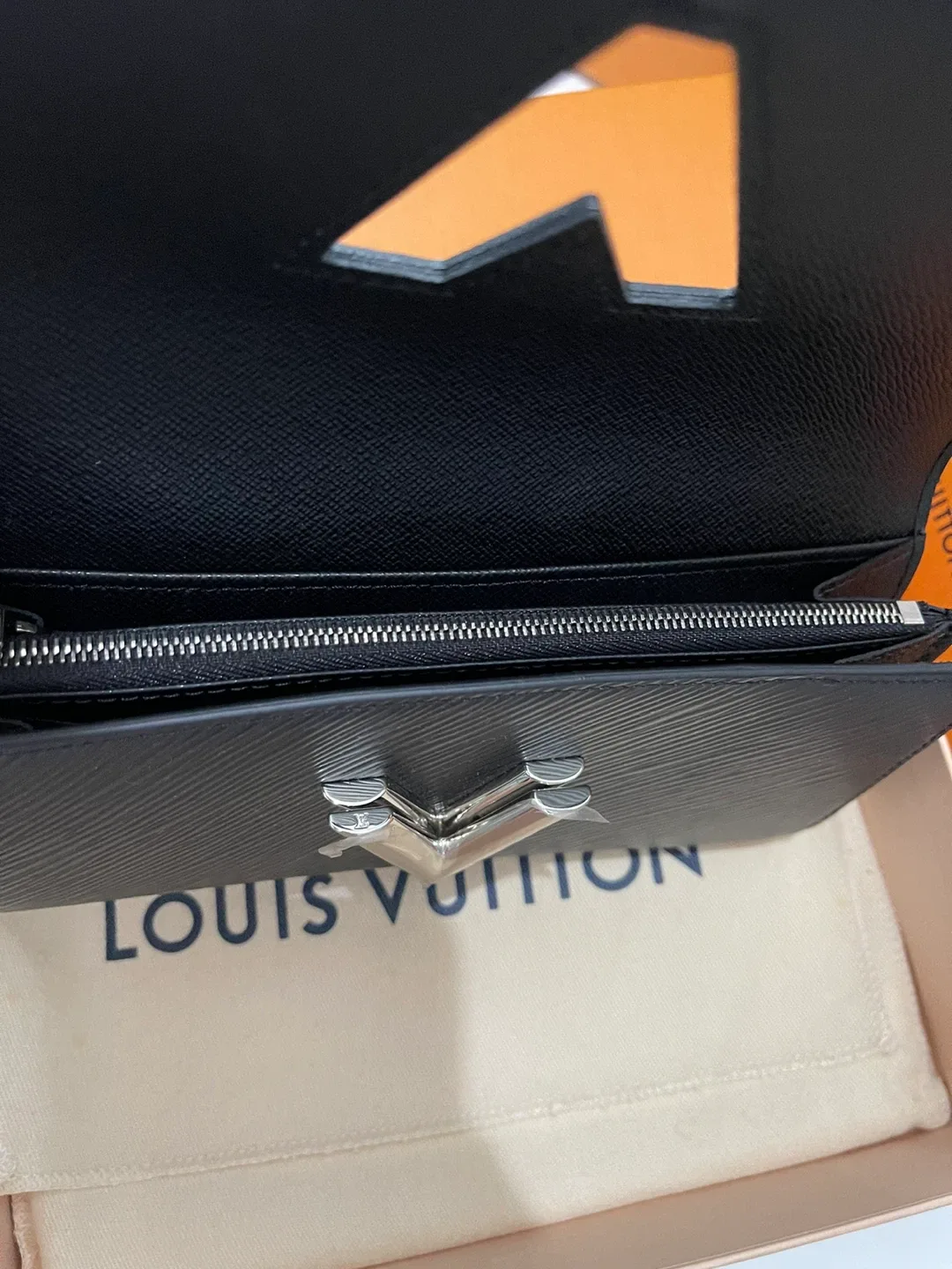 Louis Vuitton Epi Leather Twist Wallet ( Brand New) image indicator(5)