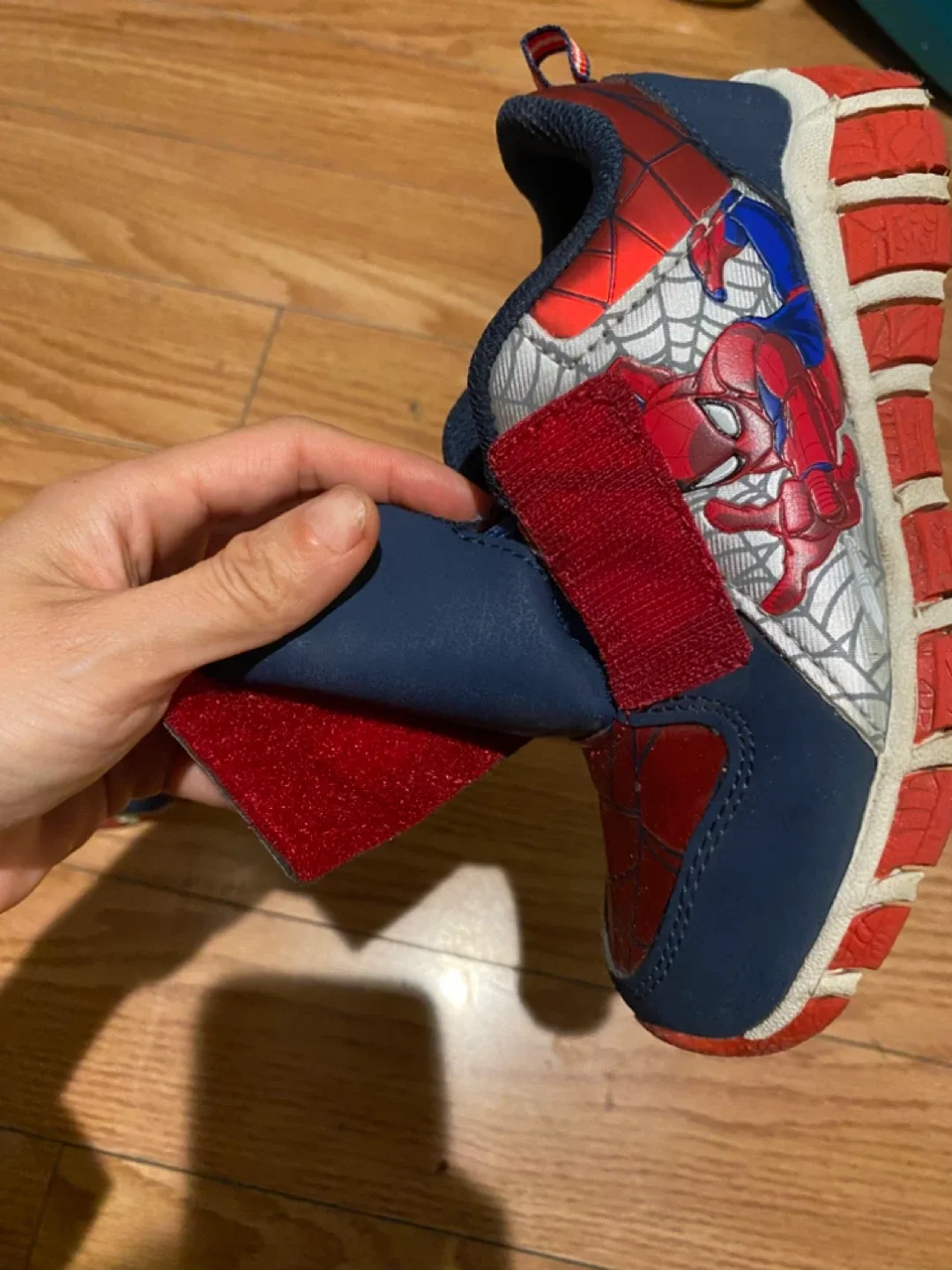 Lighting Up Spider-Man Kids' Shoes Size 10 image indicator(4)